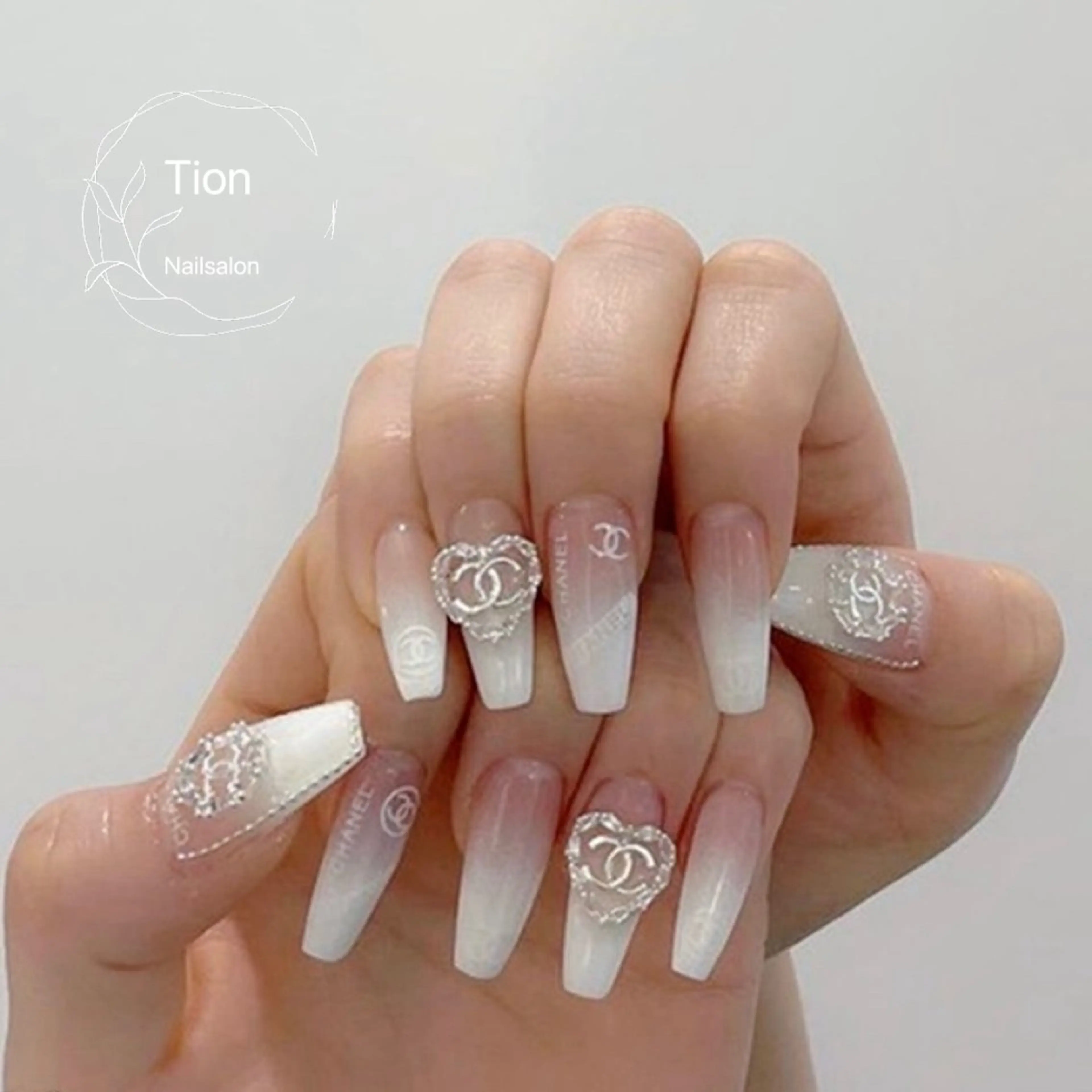 ネイル チークネイル 長さ出し フットネイル フレンチネイル ジェルネイル Nailsalon Tion 横浜西口店のネイルデザイン