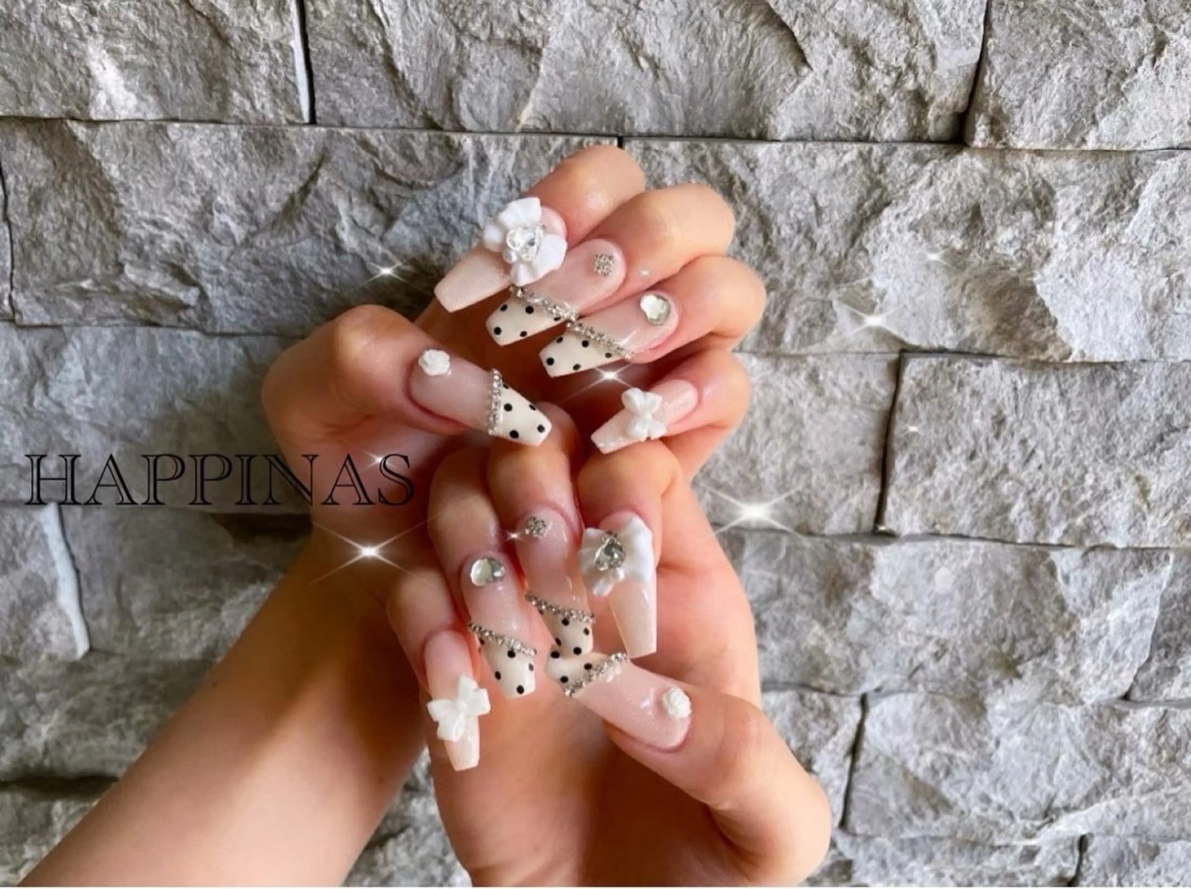 ネイル ドット ガーリー ロングネイル リボン スカルプネイル HAPPINAS くるみのネイルデザイン