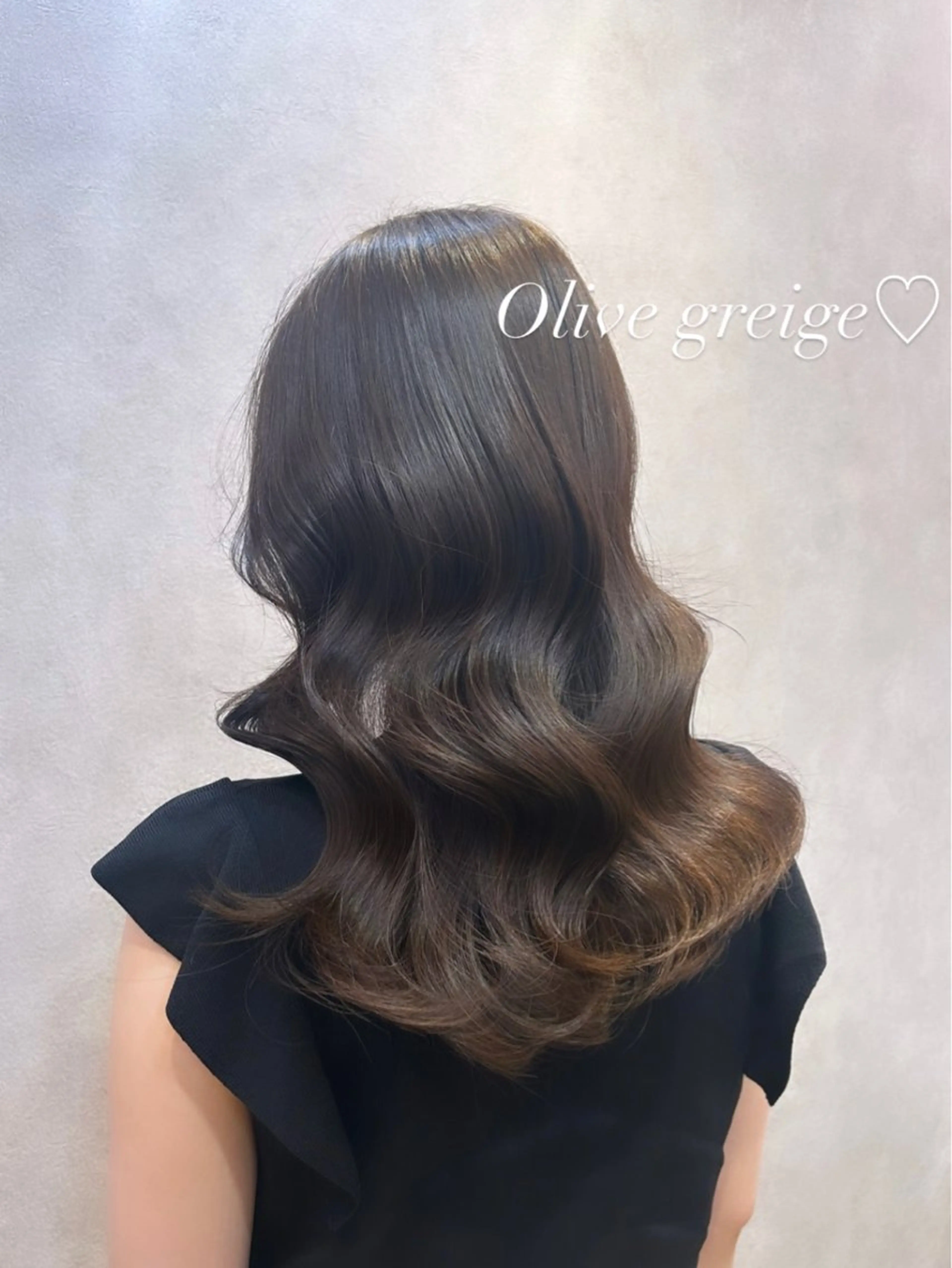 セミロング カラー ヘアアレンジ 透明感カラー グレージュ オリーブグレージュ オリーブグレー オレンジ 🩷韓国ヘア/ヨシン モリ🩷Maikaのヘアスタイル