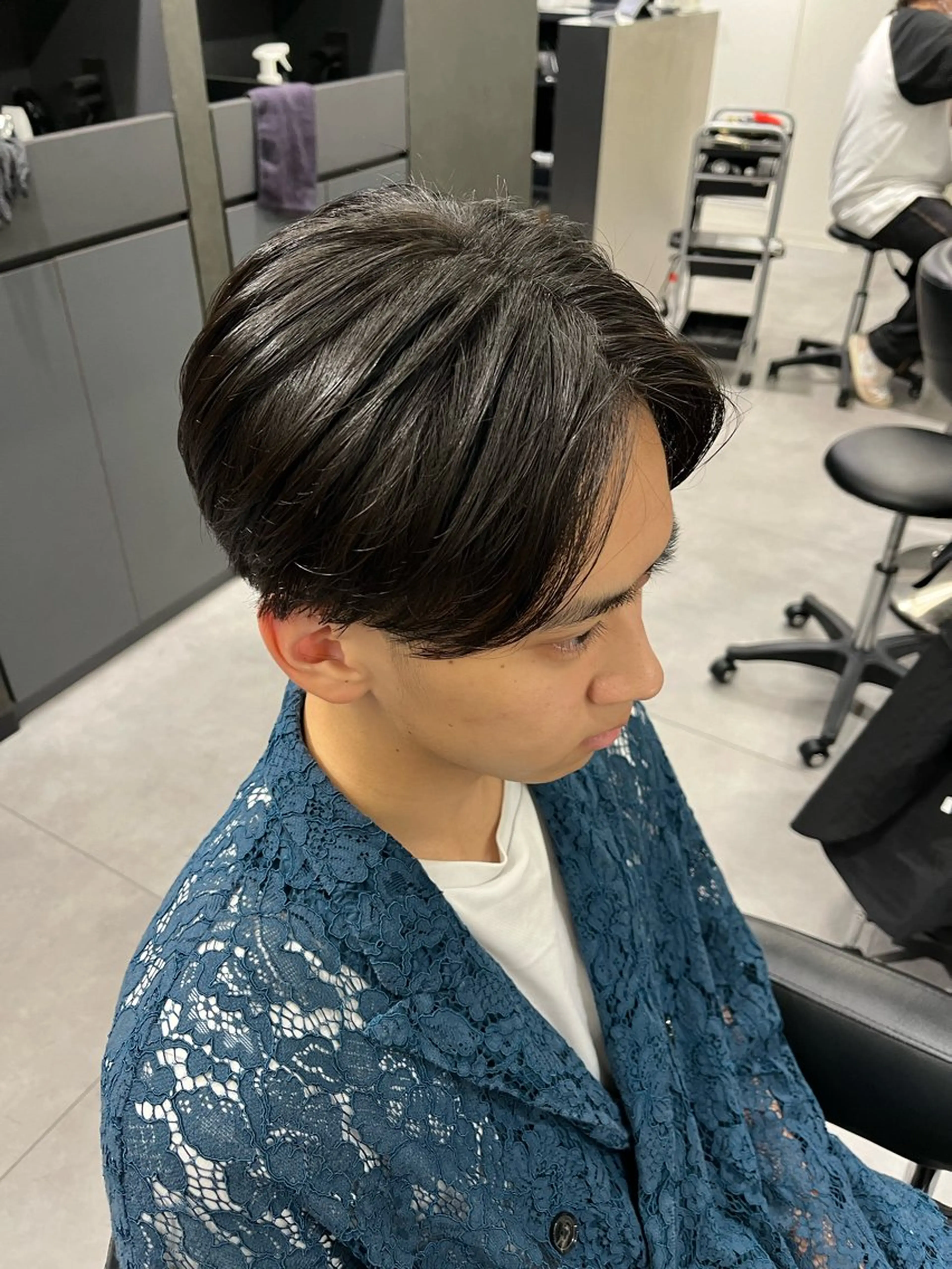 ミディアム メンズ センターパート 🐦‍🔥フェザーパ ーマ🐦‍🔥きるやのヘアスタイル