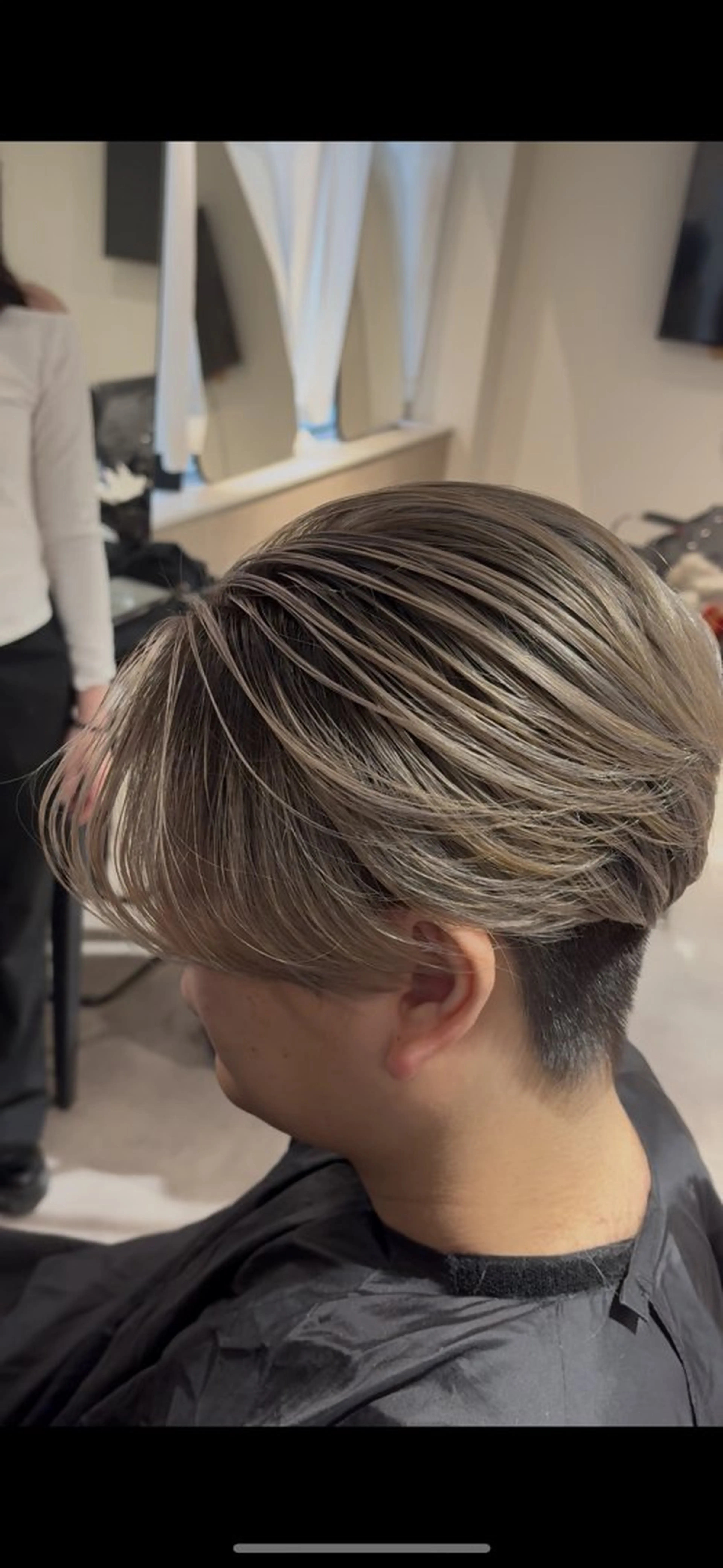 カラー メンズ メンズバレイヤージュ バレイヤージュ ヘアカラー Seleneコウキ ブリーチ/ハイトーンのヘアスタイル