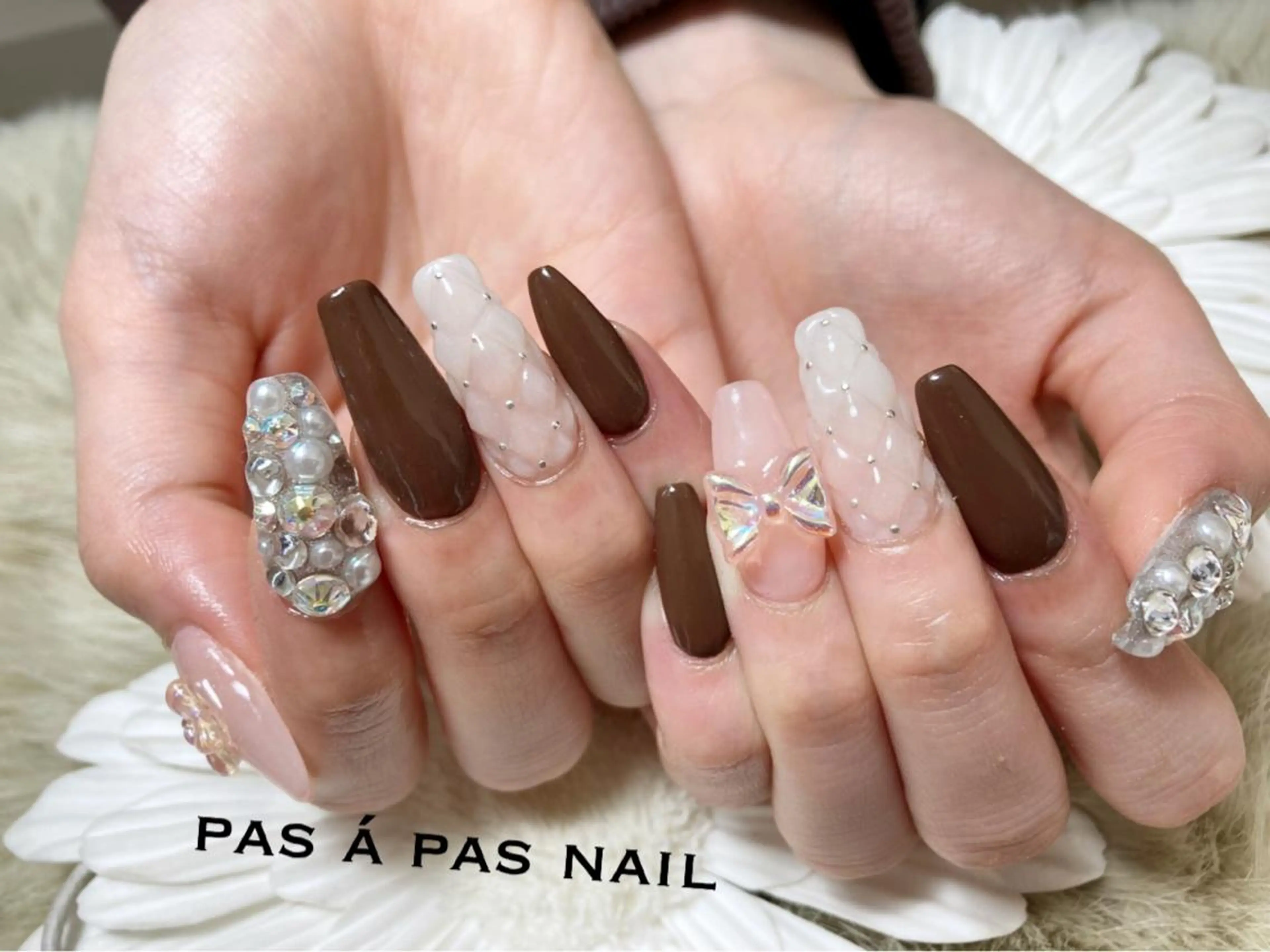 ネイル Yakko pas á pasのネイルデザイン