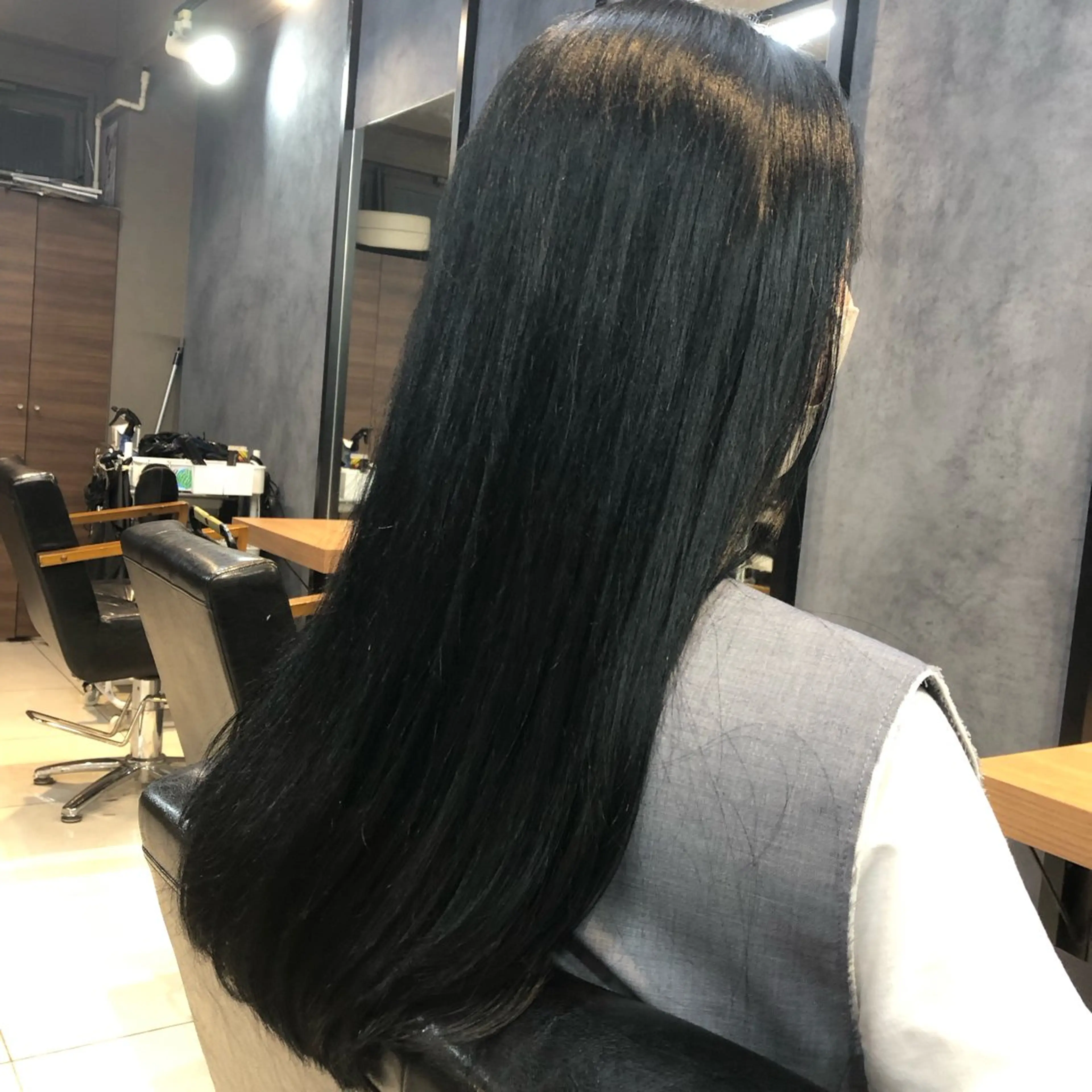 ロング カラー ヘアアレンジ 黒髪 ブルーカラー ブルーブラック ヘアカラー トリートメント ainico+所属・メンズ特化✂️栗原 侑也のヘアスタイル