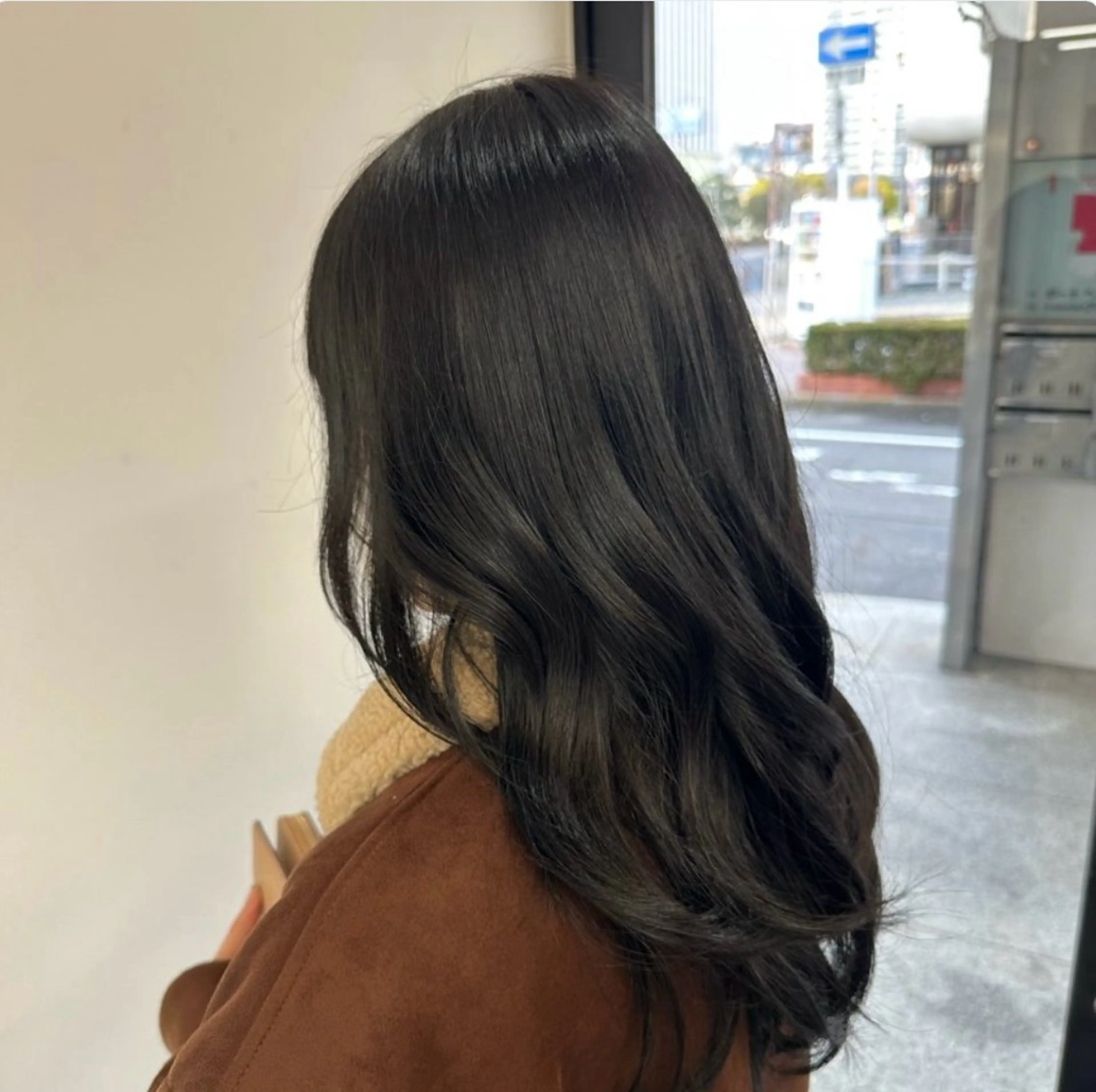 ロング カラー 岩渕 愛のヘアスタイル