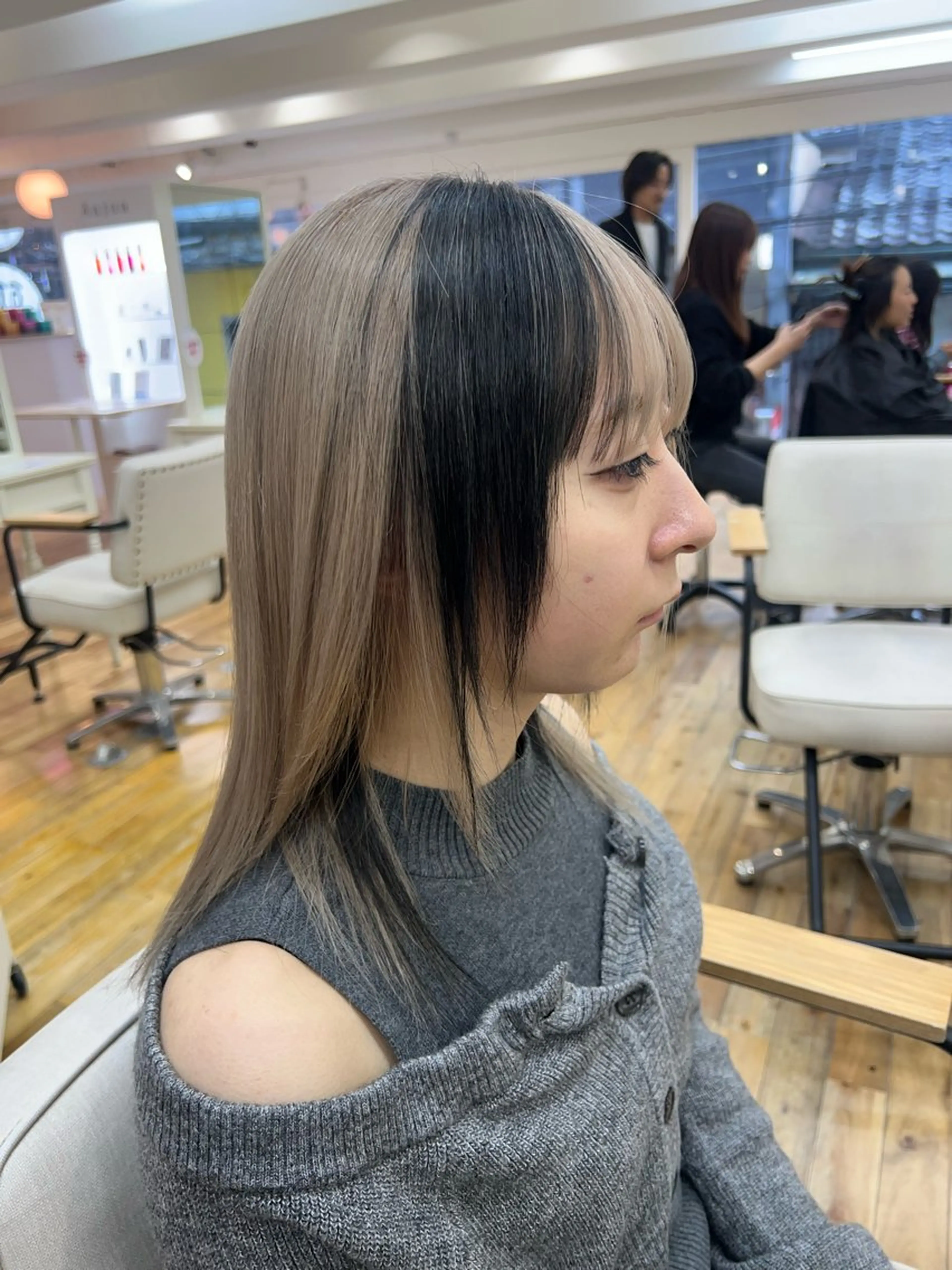 セミロング カラー ヘアカラー トリートメント 一樹ハイトーン/ブリ ーチ/透明感カラーのヘアスタイル