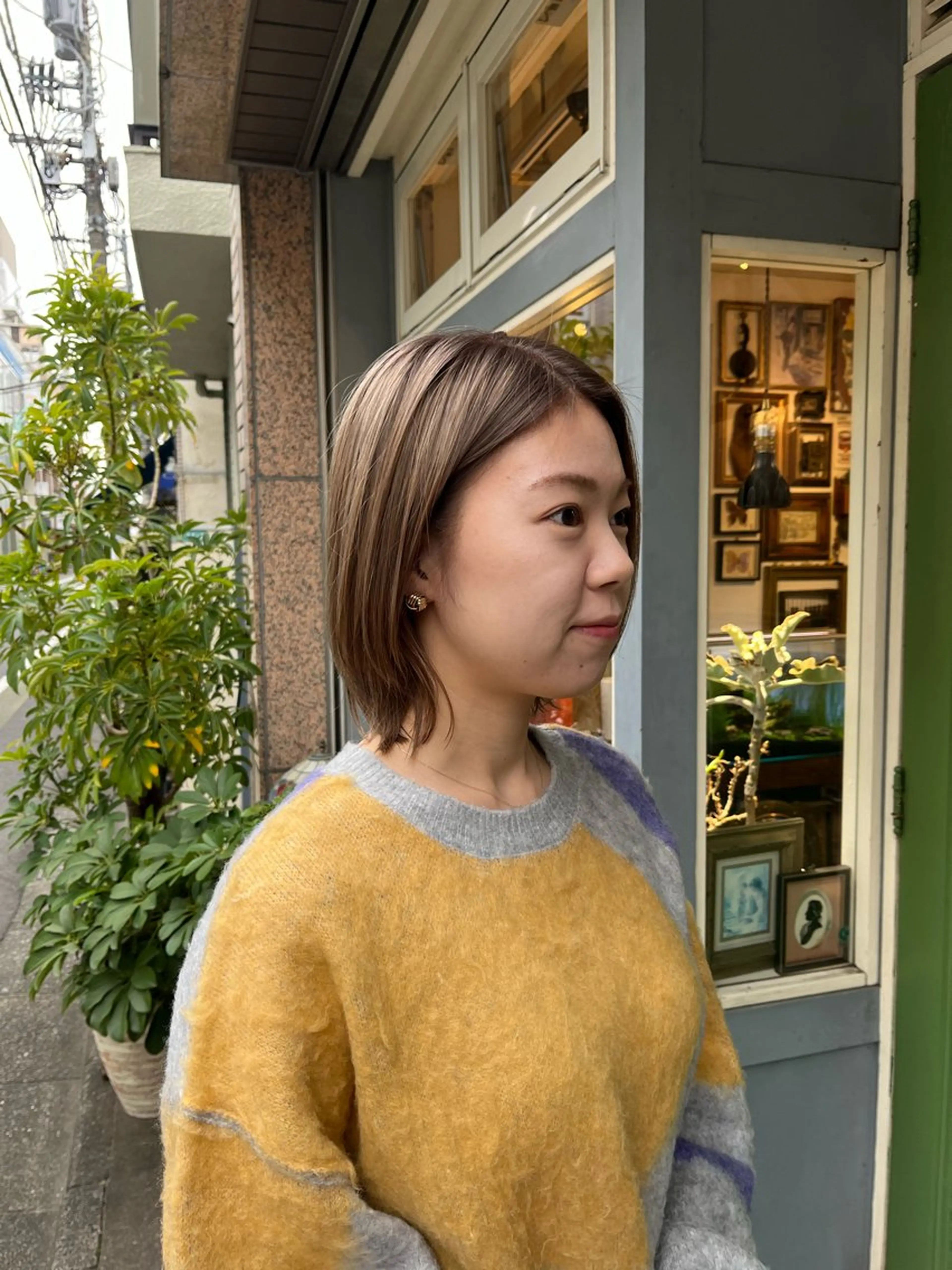 カラー ベージュカラー ブリーチ ハイトーンカラー ハイトーンベージュ ヘアカラー トリートメント 抜け感パーマ/ 顔まわり/緒方椋のヘアスタイル