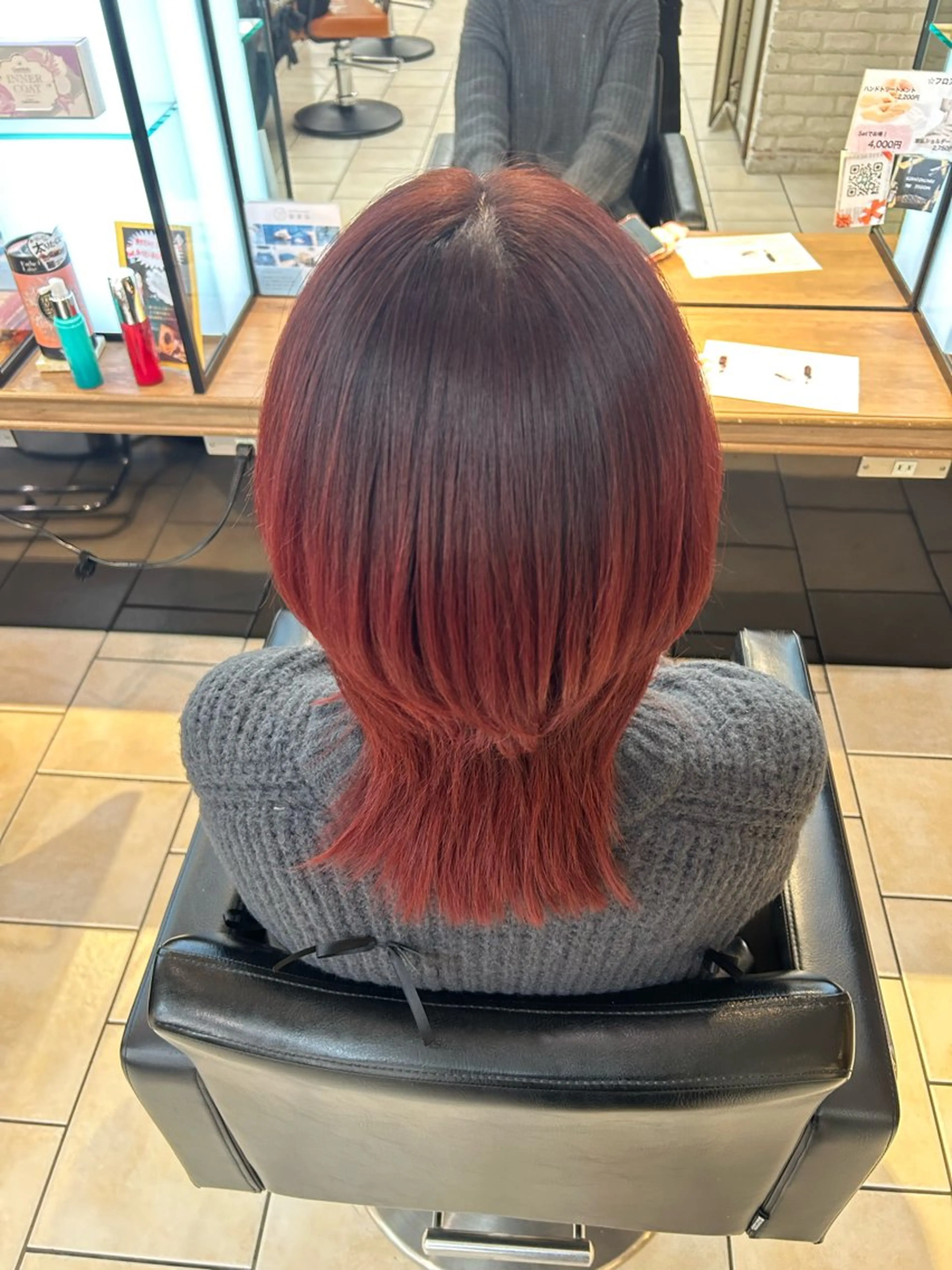カラー ブリーチ グラデーションカラー オレンジ M.SLASH SHINYURIGAOKA所属・小松 美璃のヘアスタイル