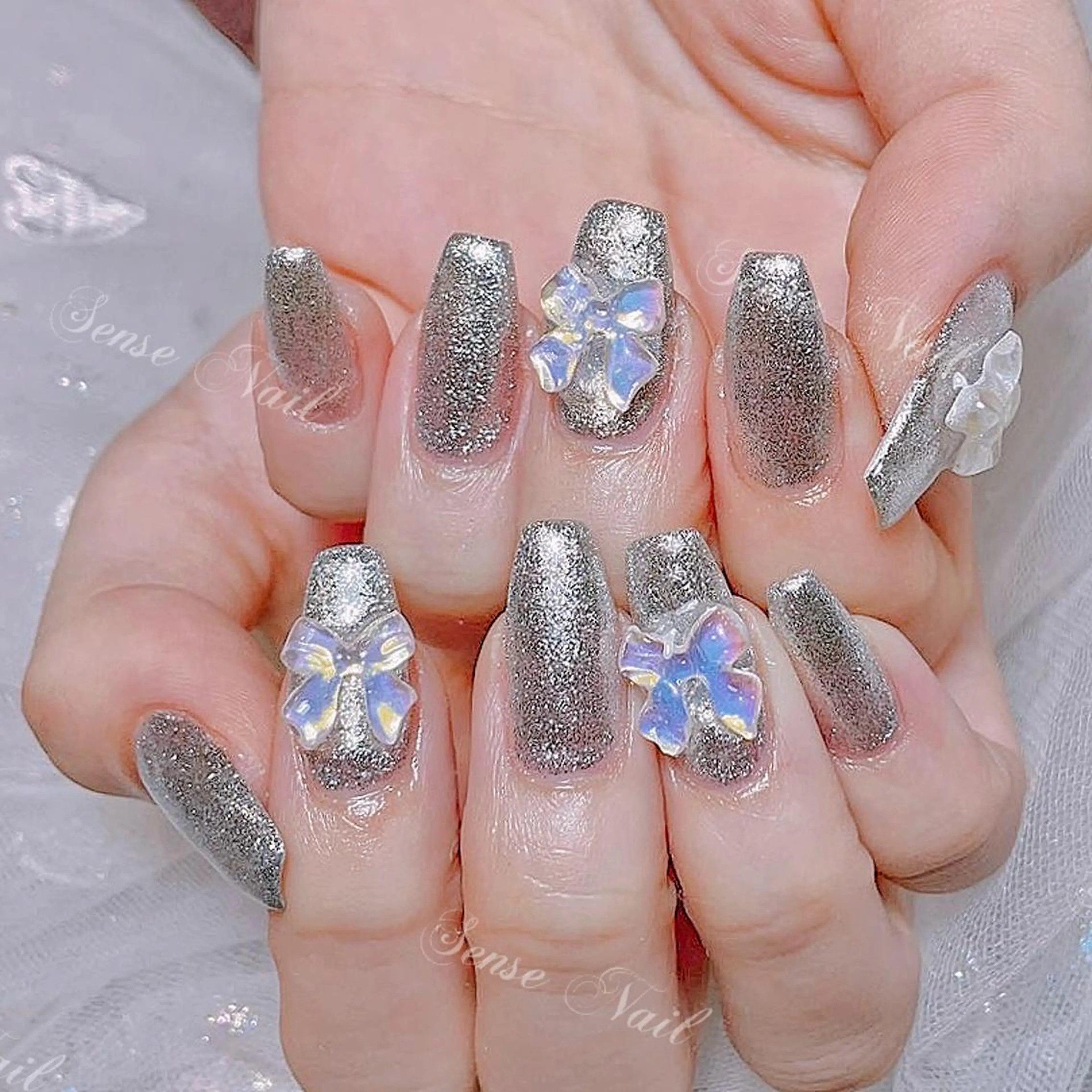 ネイル Queening 🦋のネイルデザイン