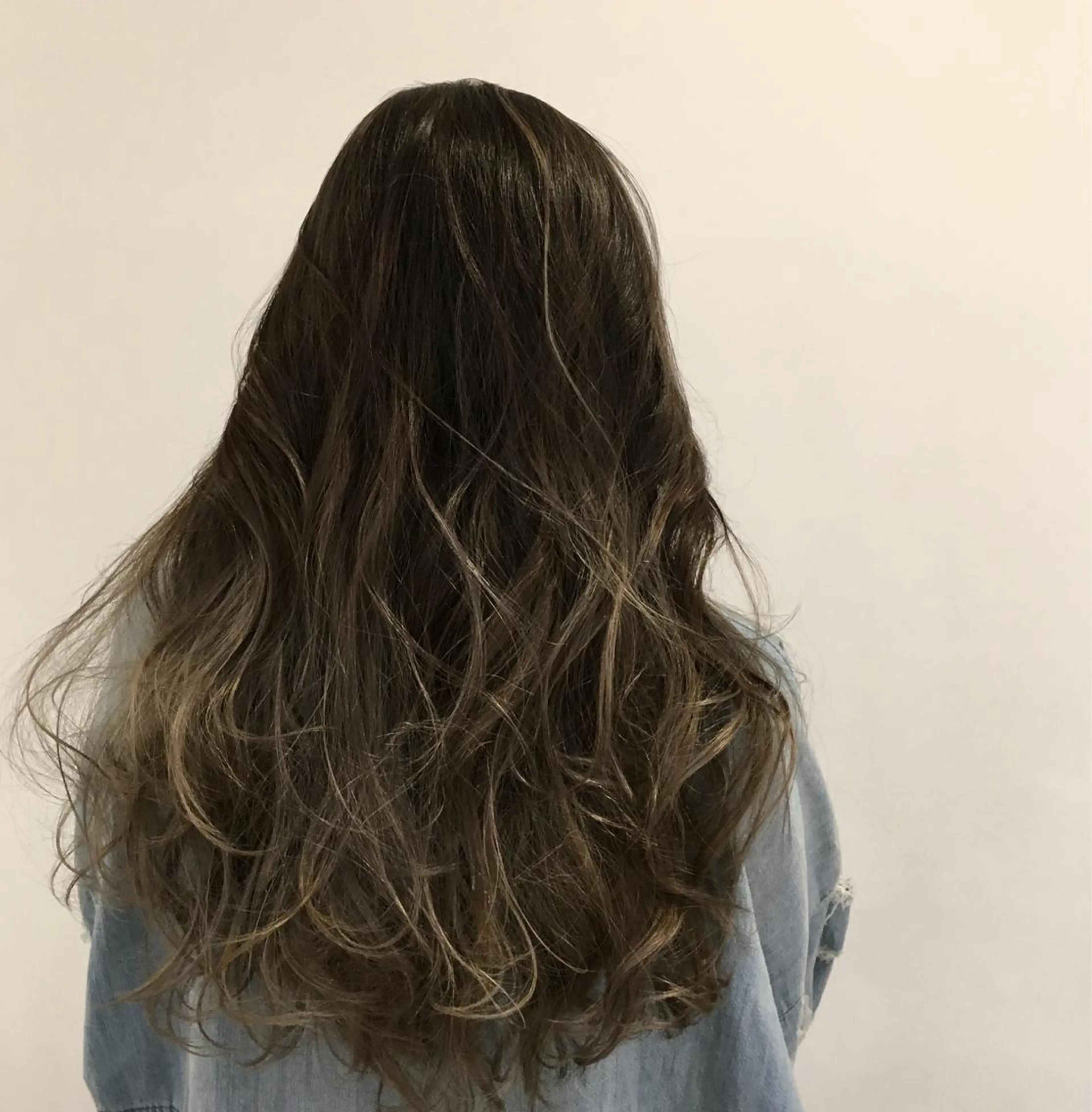 ロング 外国人風カラー カット ヘアカラー エクステ 美髪・シールエクステ 🌿ヨシモトカンジのヘアスタイル