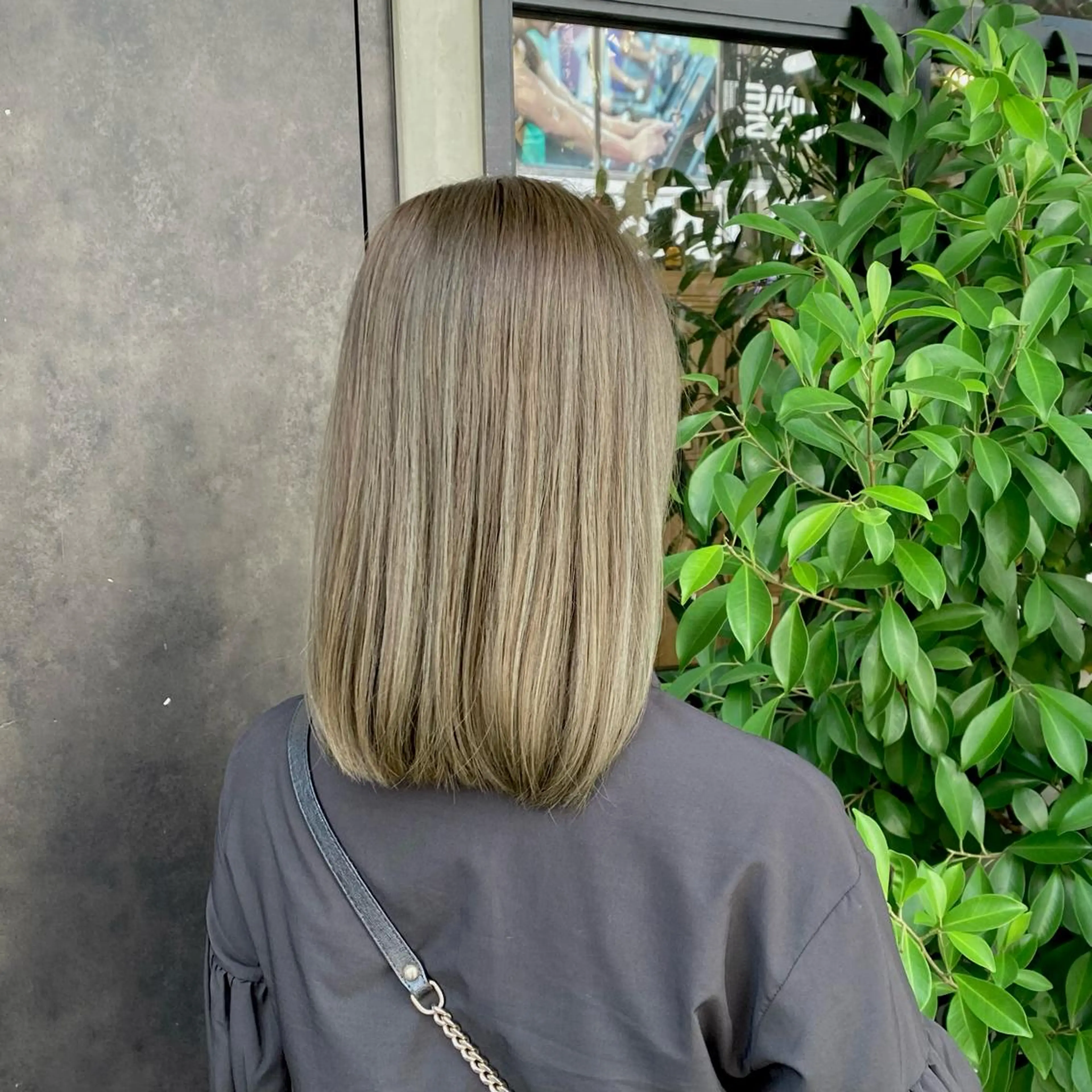 セミロング カット ヘアカラー トリートメント 比嘉 陽のヘアスタイル