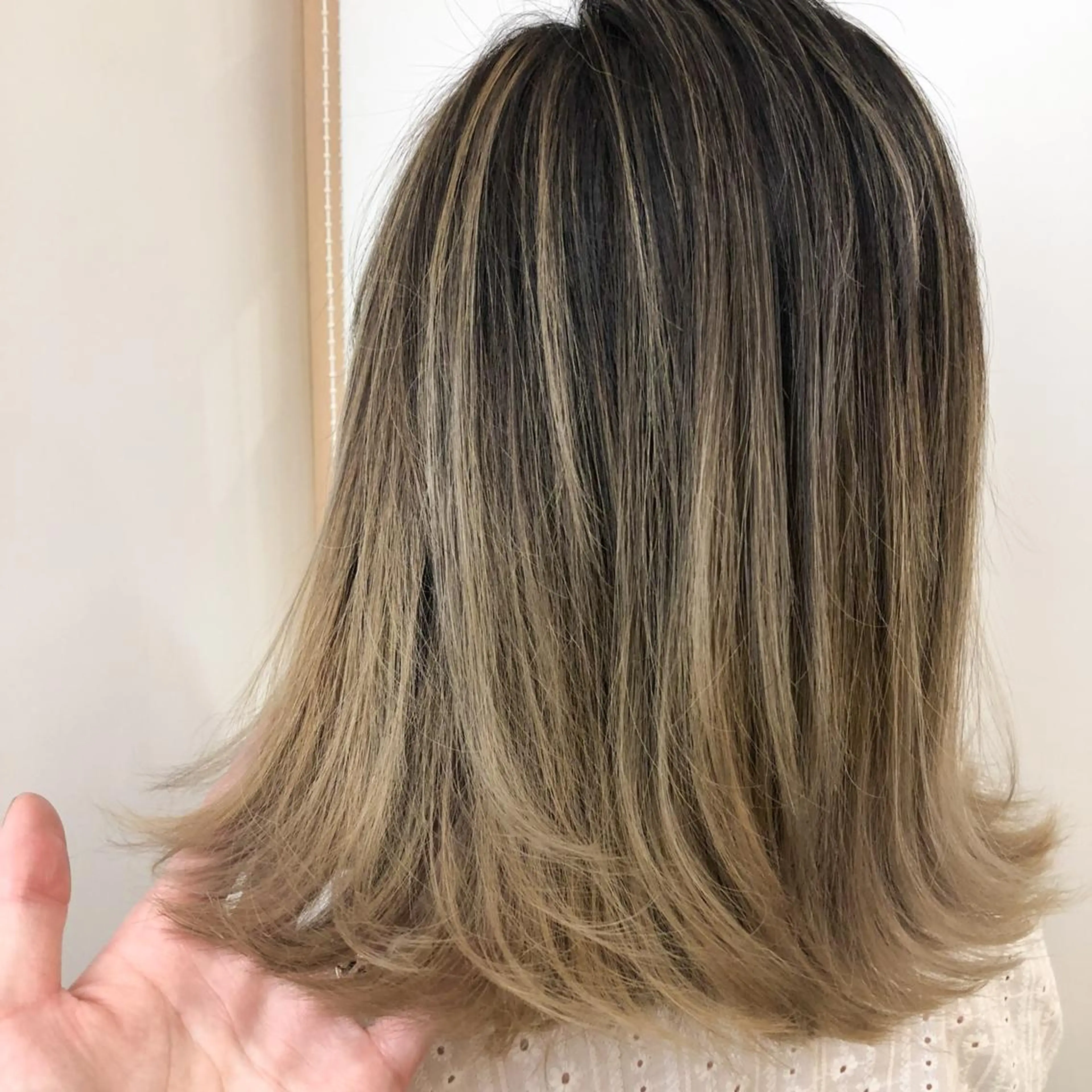 ミディアム カラー バレイヤージュ ハイライトカラー ハイライト レイヤーカット WONK. ウォンク 心斎橋のヘアスタイル