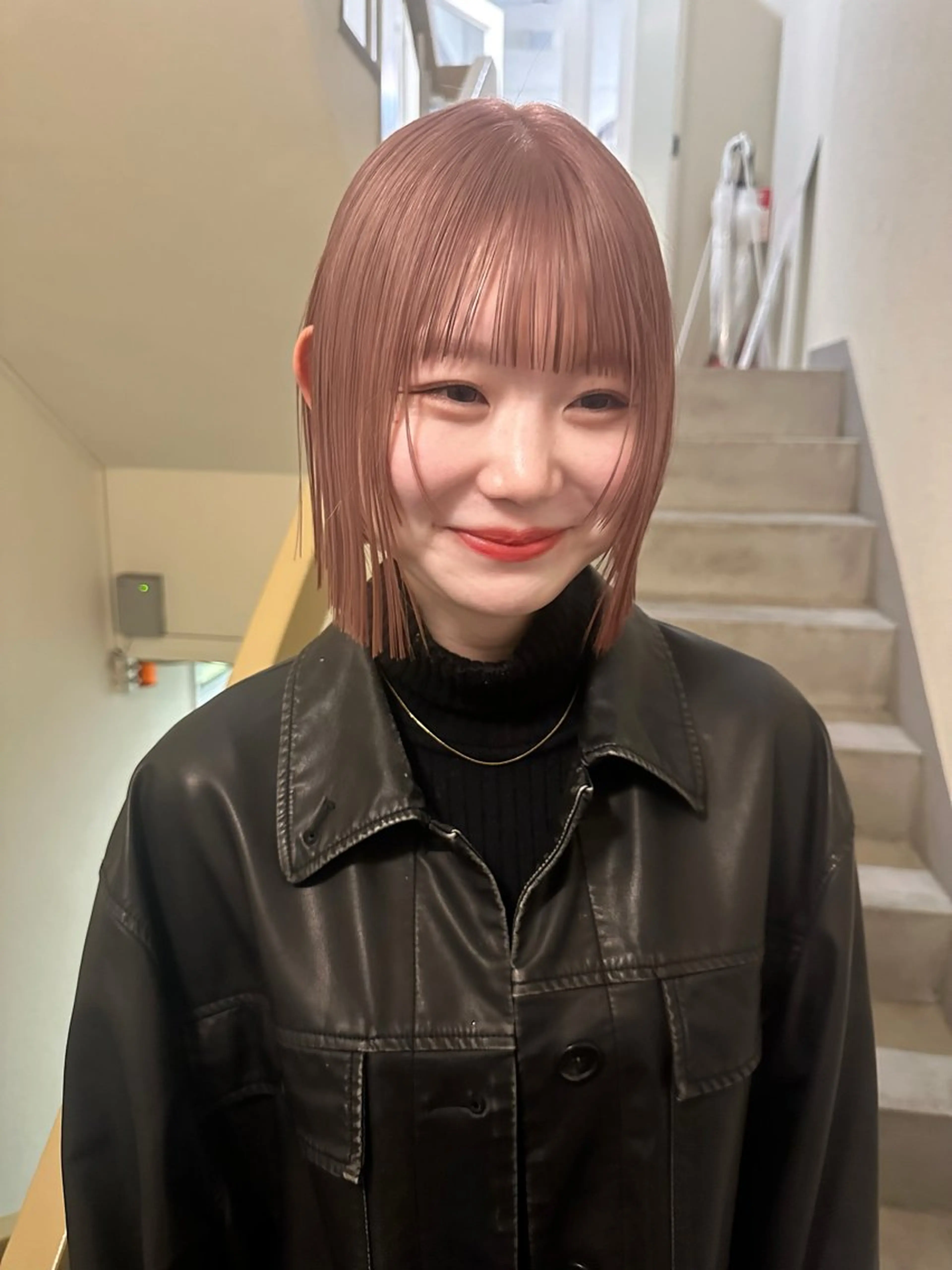 ショート ヘアカラー sliver siki・ayanaのヘアスタイル