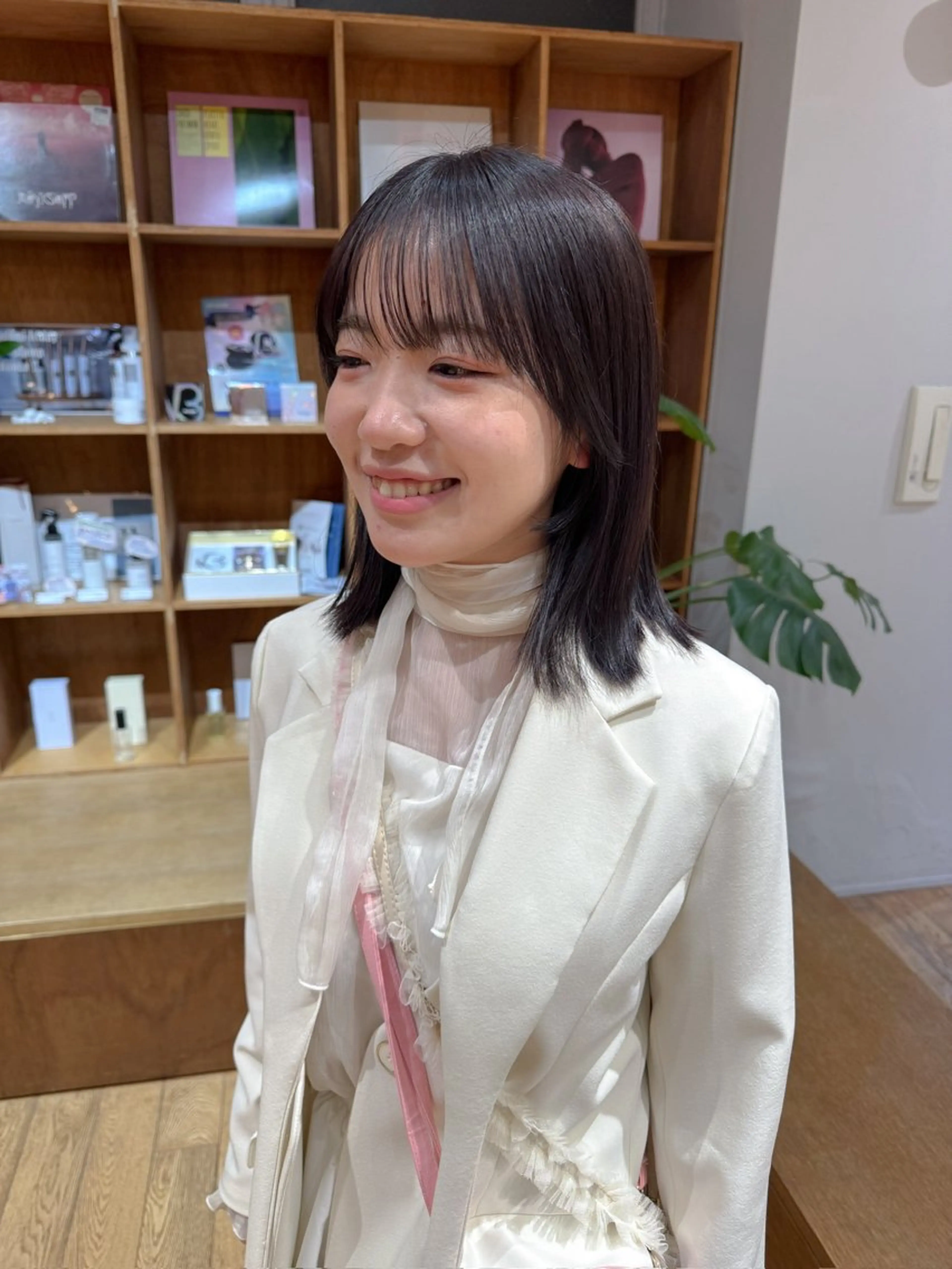 ショート カラー カット 大橋 芽衣のヘアスタイル
