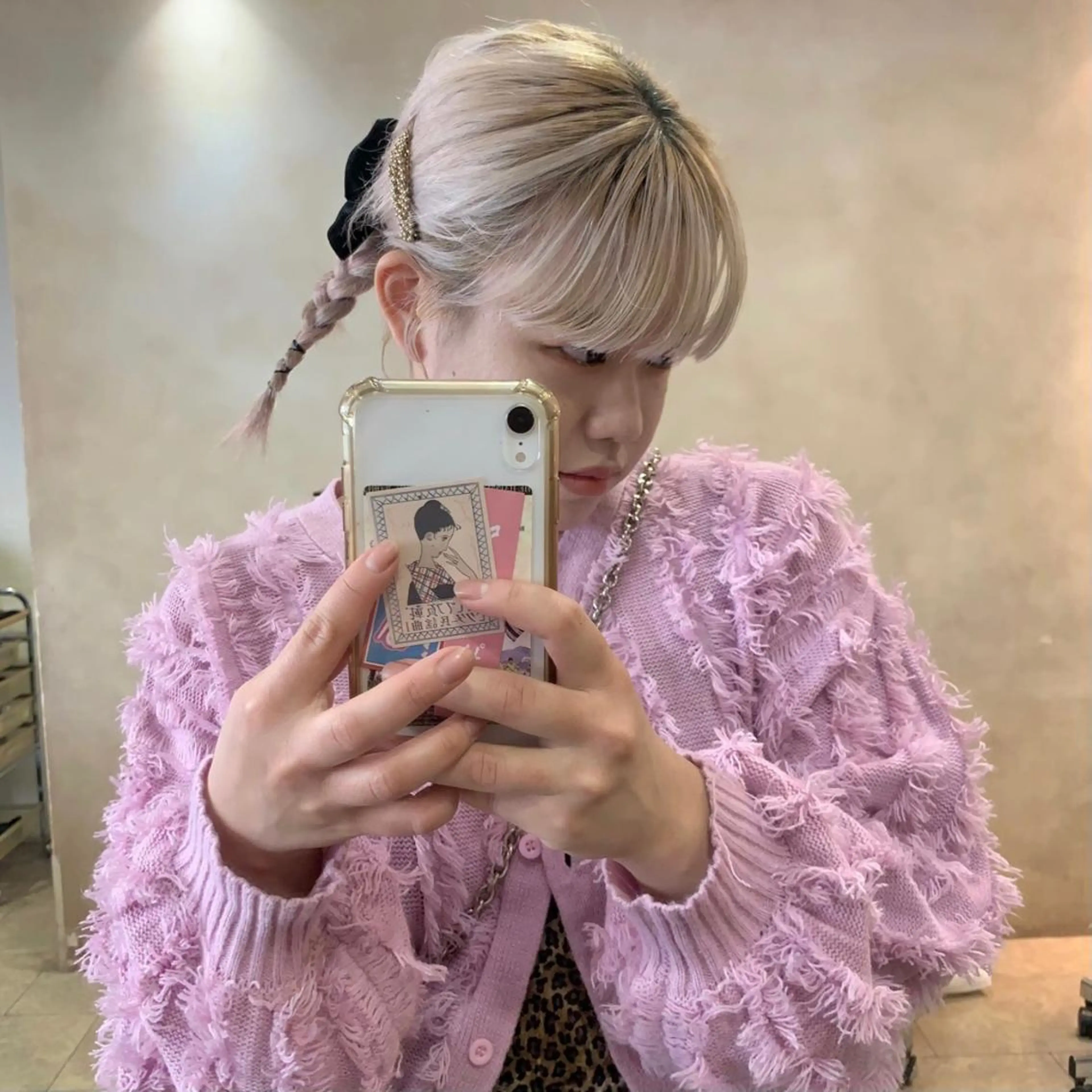 ミディアム カラー ヘアアレンジ ベージュカラー ブロンド ハイトーンカラー ホワイトベージュ ホワイトブロンド 桃果 momokaのヘアスタイル