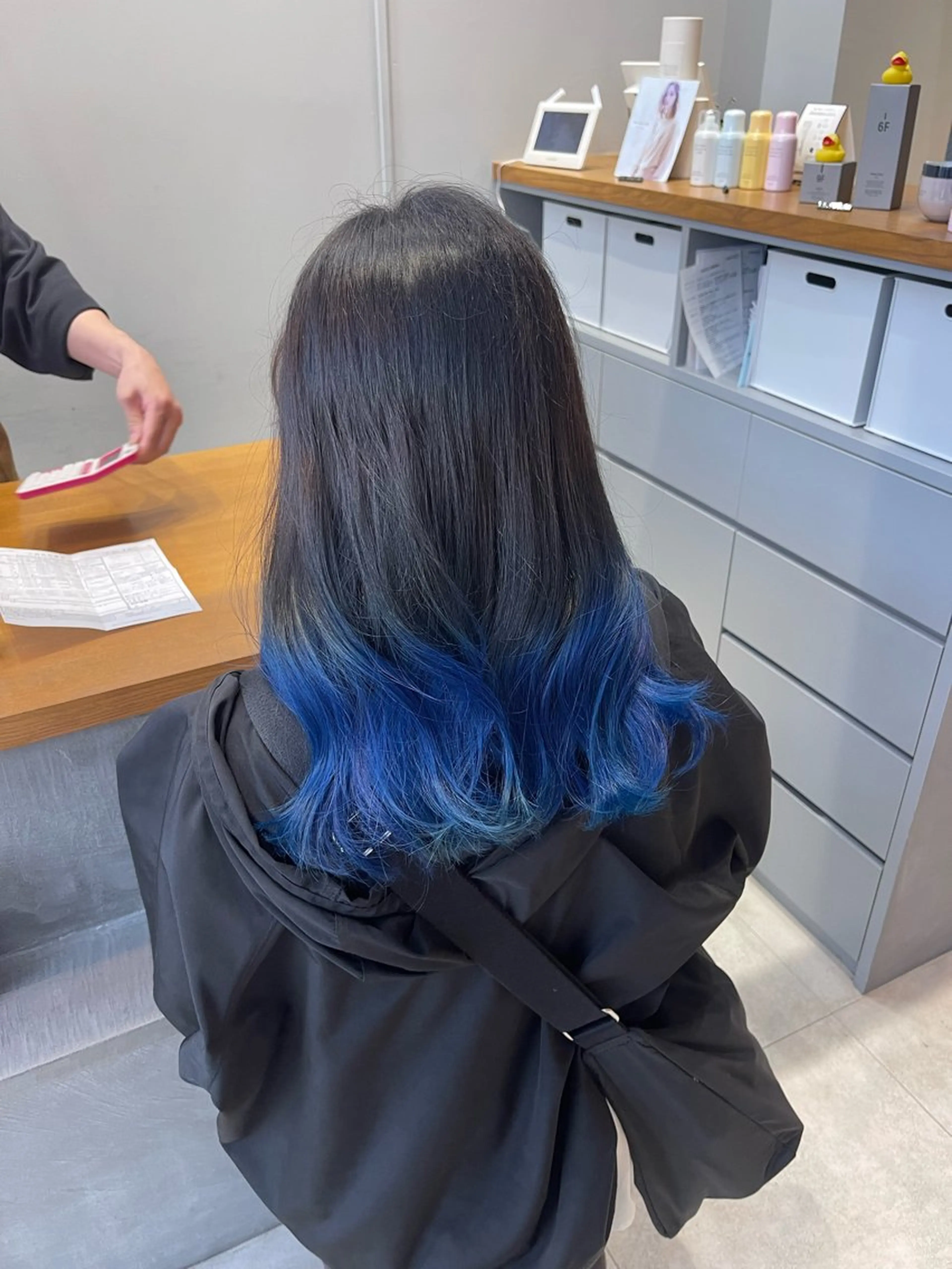 セミロング カラー お団子ヘア ブルーカラー グラデーションカラー カット ヘアカラー 石原圭悟 /ショート/艶カラーのヘアスタイル