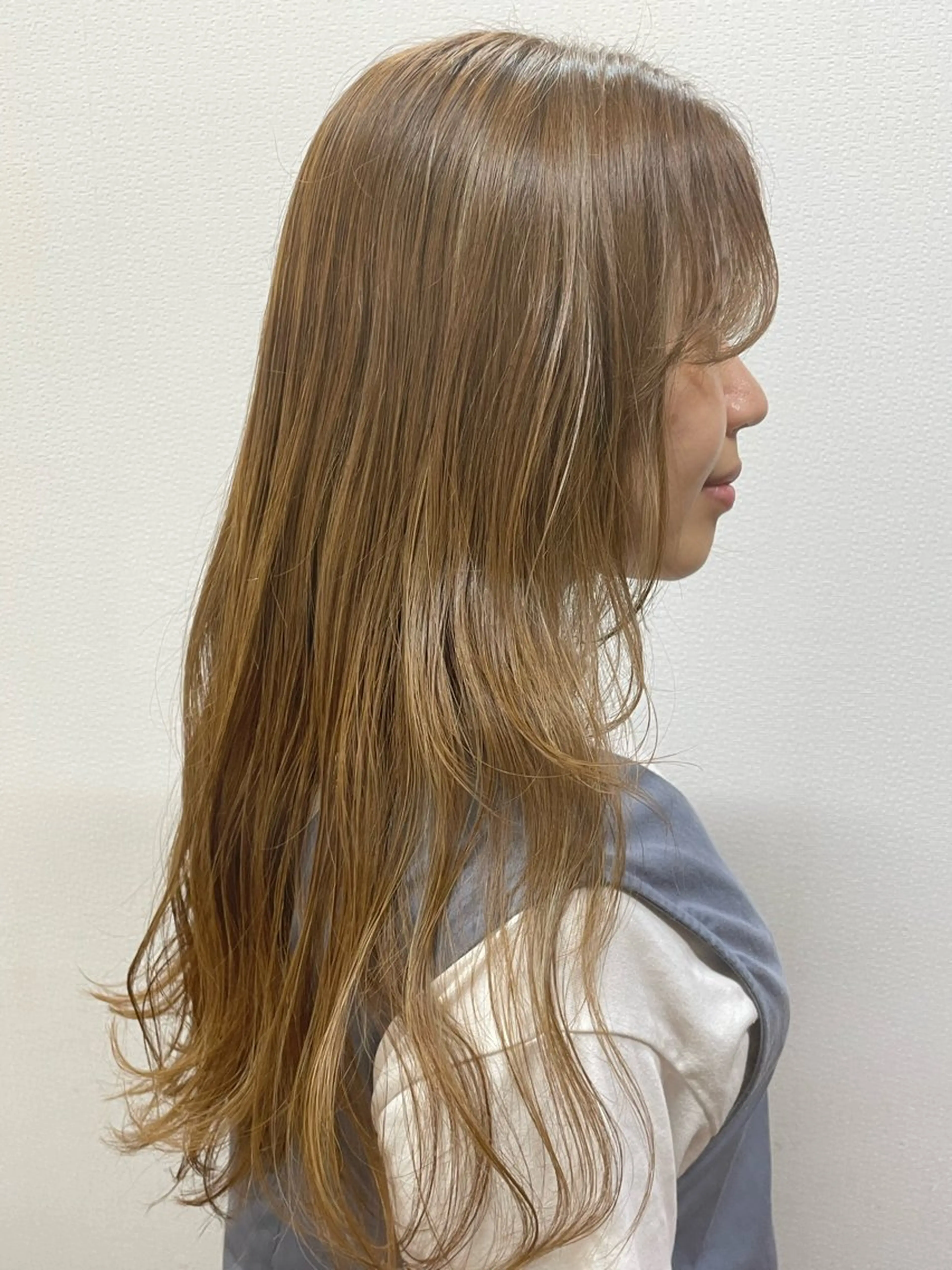 ロング イエローカラー レイヤーカット 個室型美容室GULGUL所属・ダメージレス特化🪩 パーマ ＡＭＩのヘアスタイル