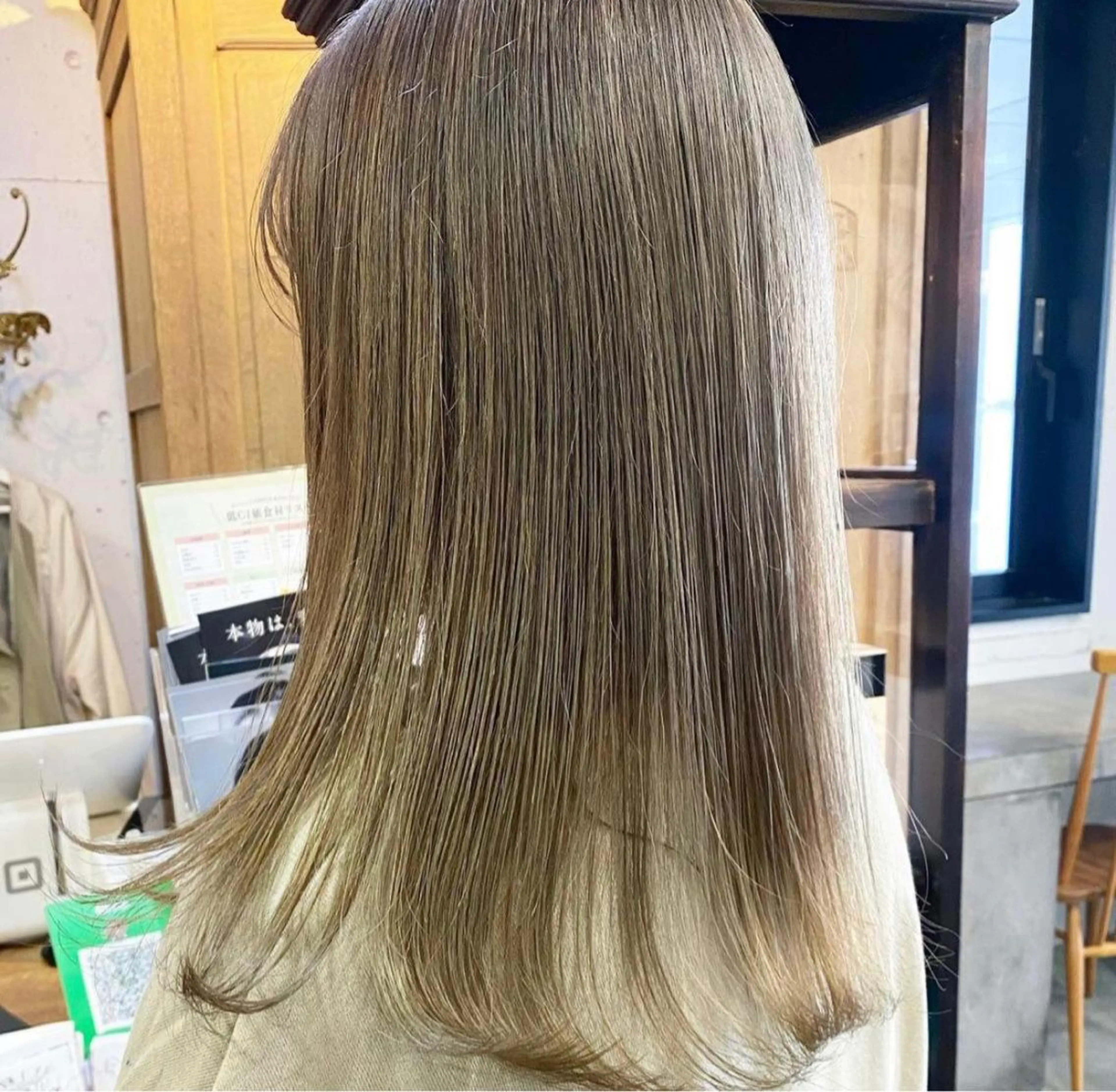 ロング カラー ツガミ リナのヘアスタイル