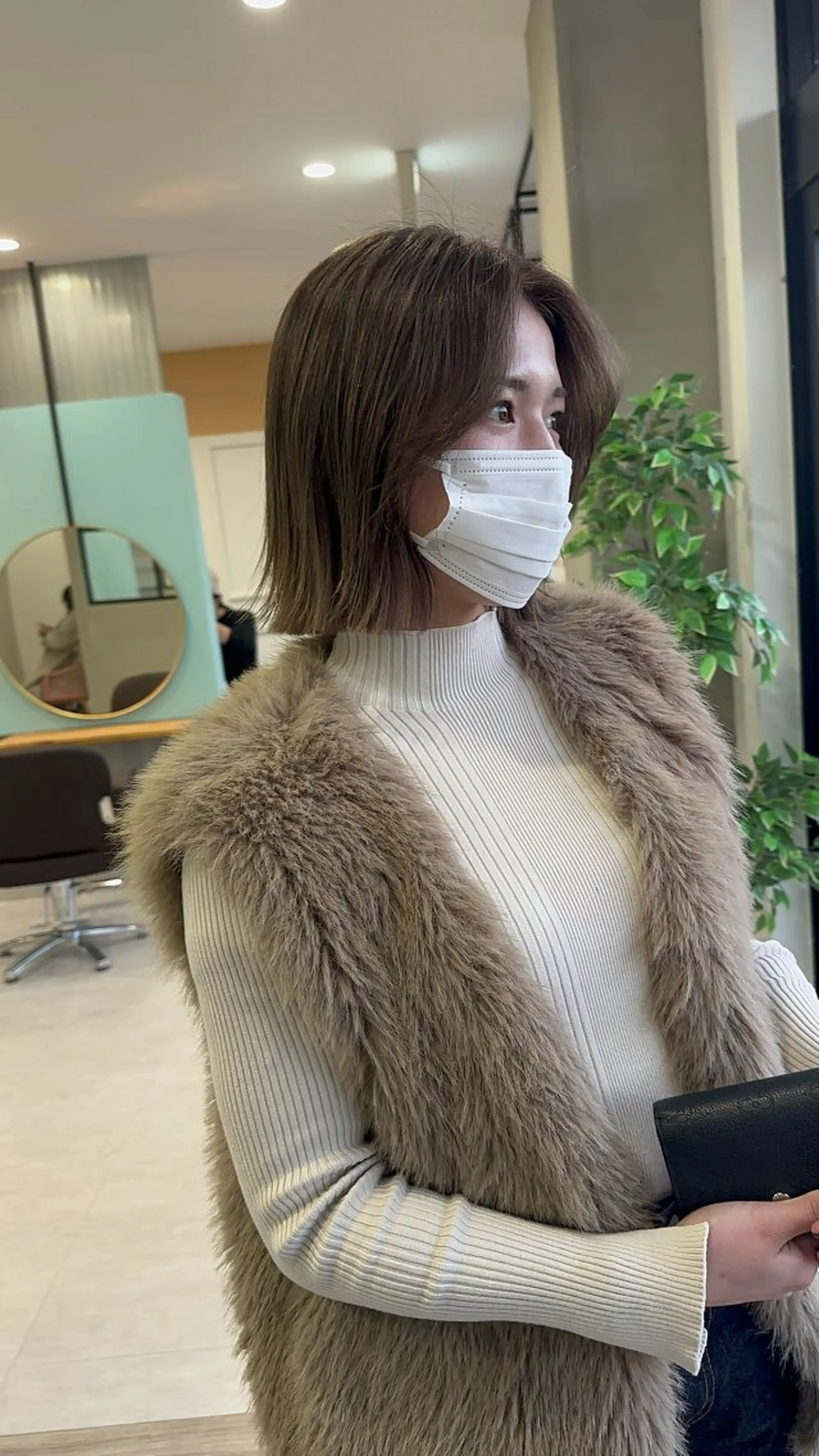 ミディアム カラー 切りっぱなしボブ グレージュ ボブ 外ハネヘア NYLON.栃木店【ナイロン】所属・カワカミ ユウダイのヘアスタイル