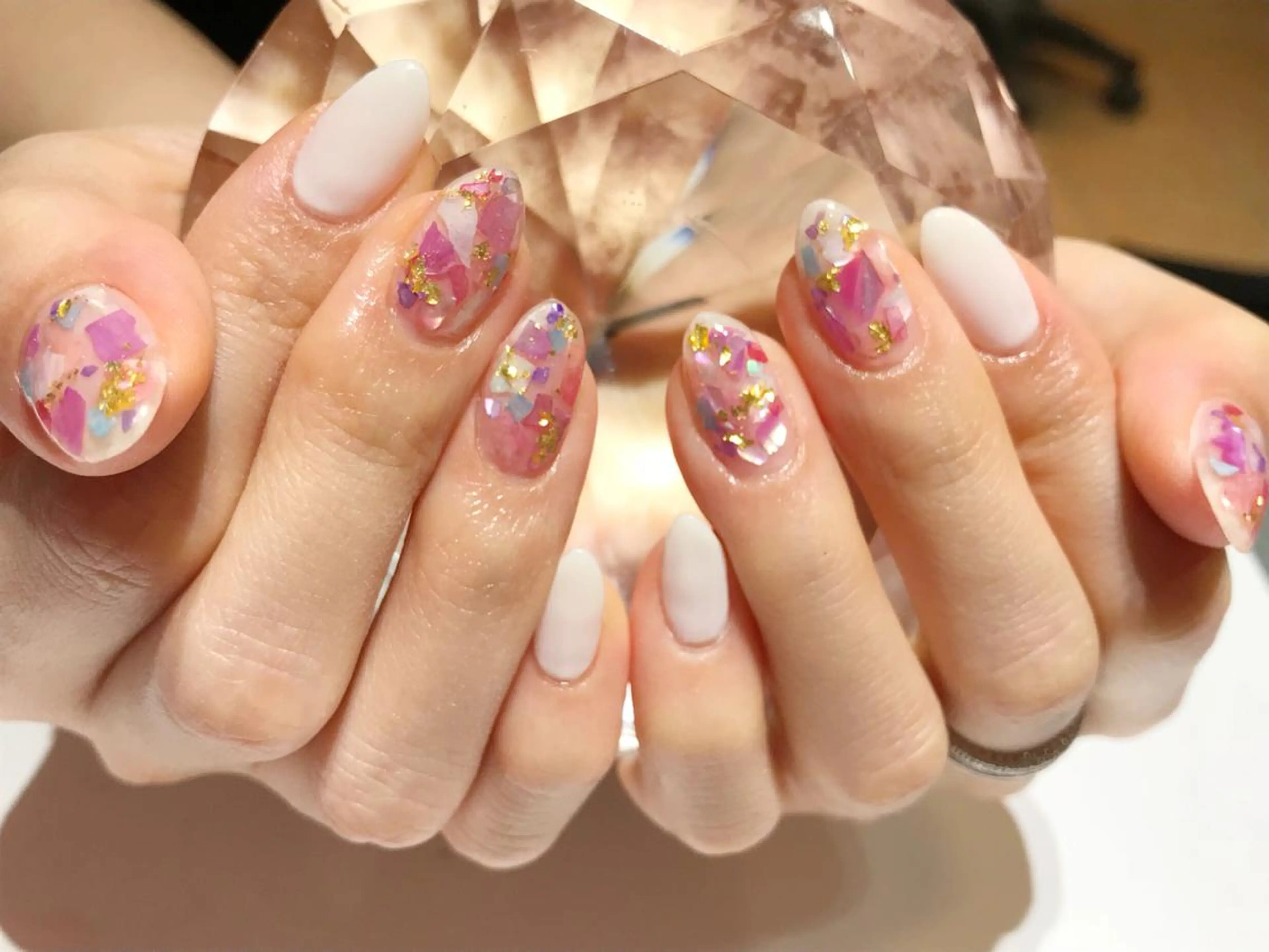ネイル ストーンネイル YUN 💅のネイルデザイン