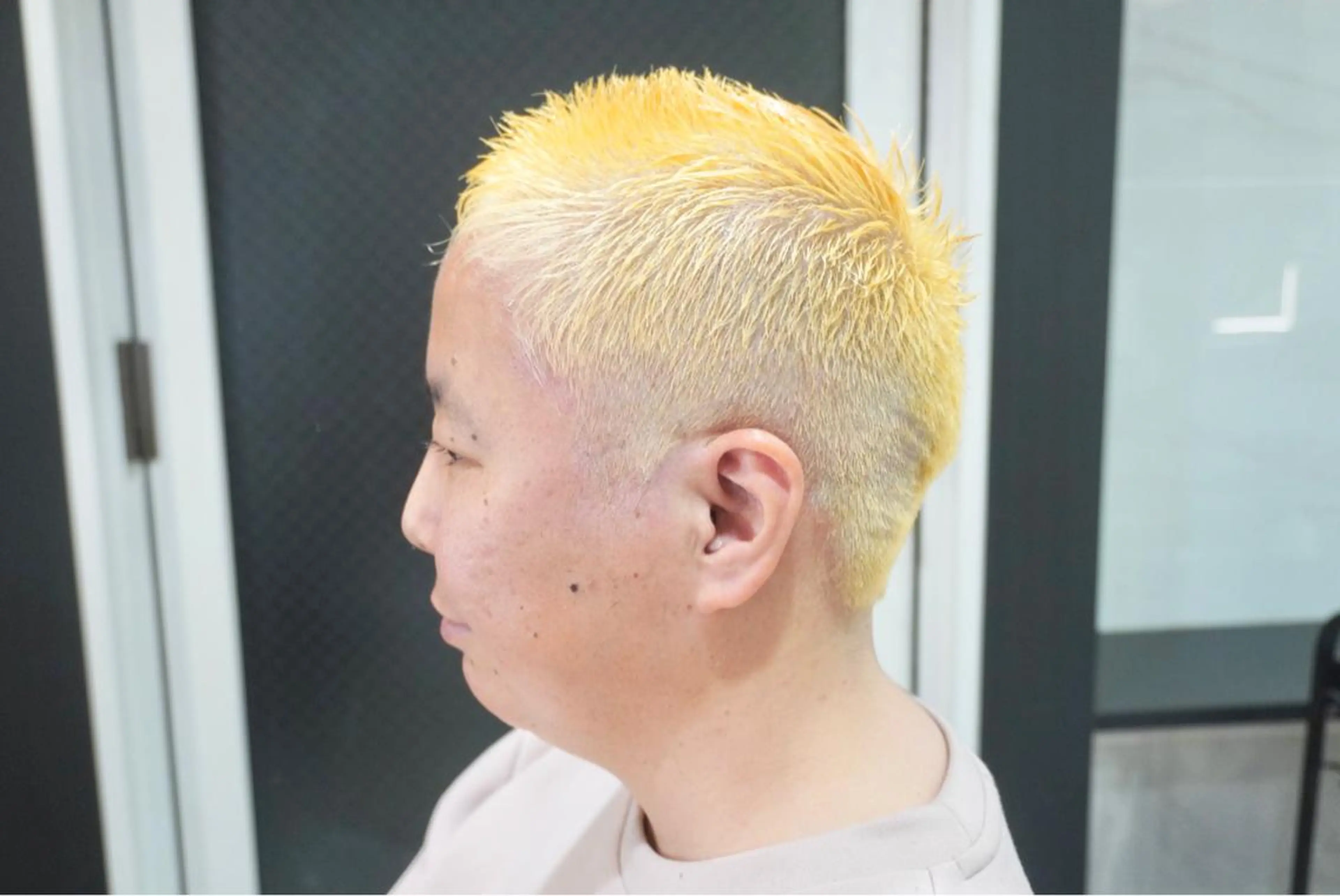 ショート カラー ブリーチ バズカット flammeum 恵比寿【フラミューム】所属・ミヤザキ ユタカのヘアスタイル
