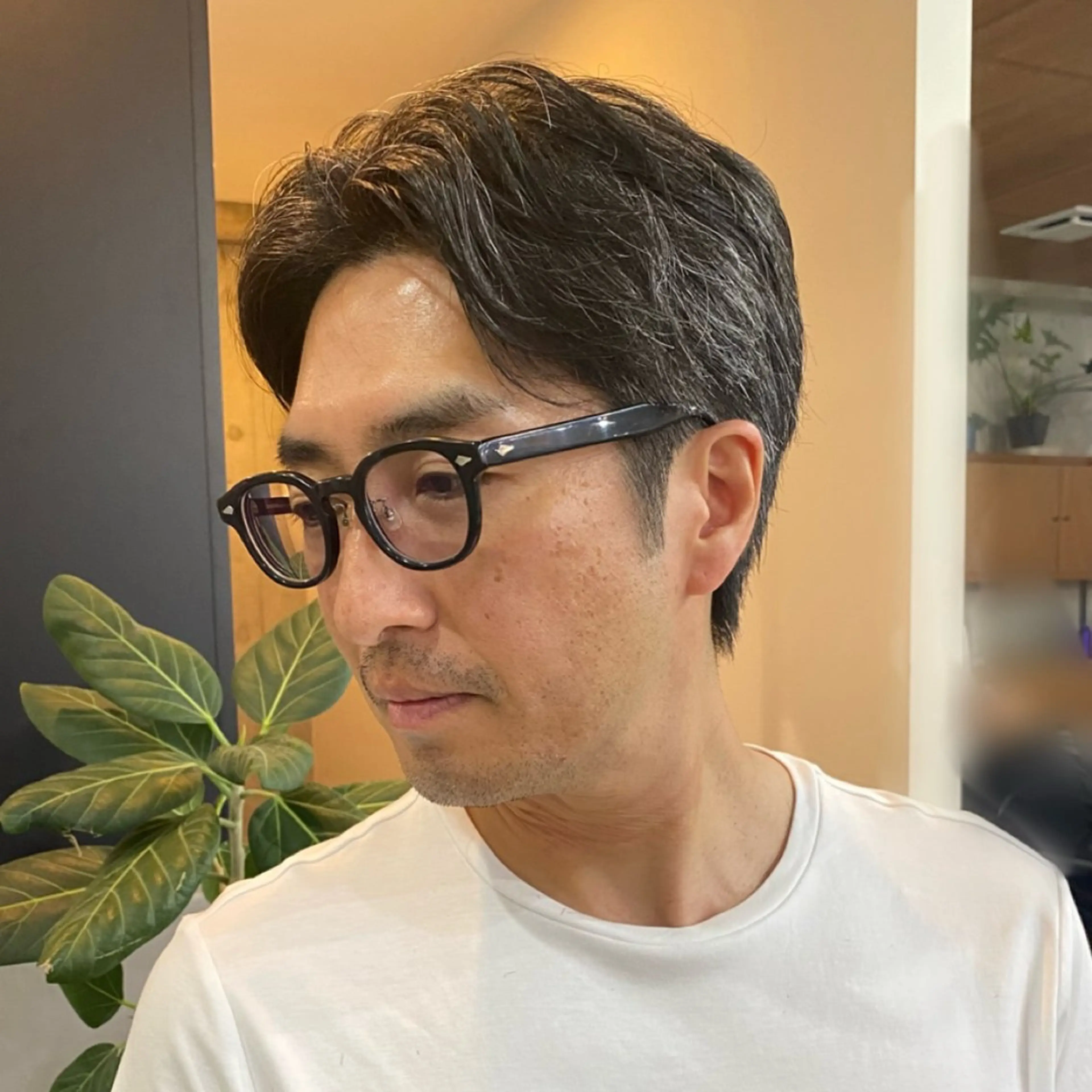 ショート メンズ ビジネス メンズショート 刈り上げ ショートヘア センターパート✖️ニ ュアンスパーマのヘアスタイル