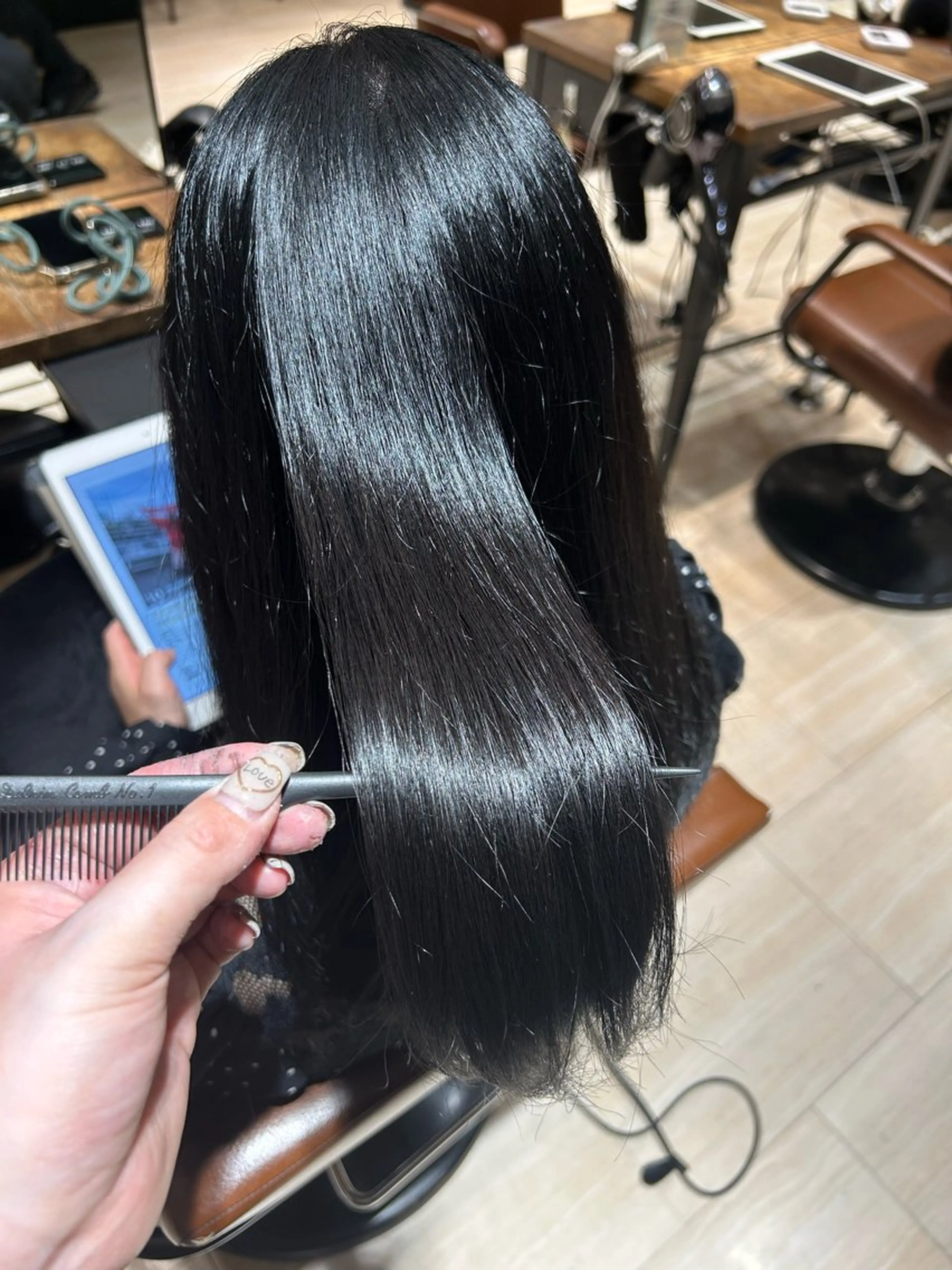 カラー 足立 遥奈のヘアスタイル