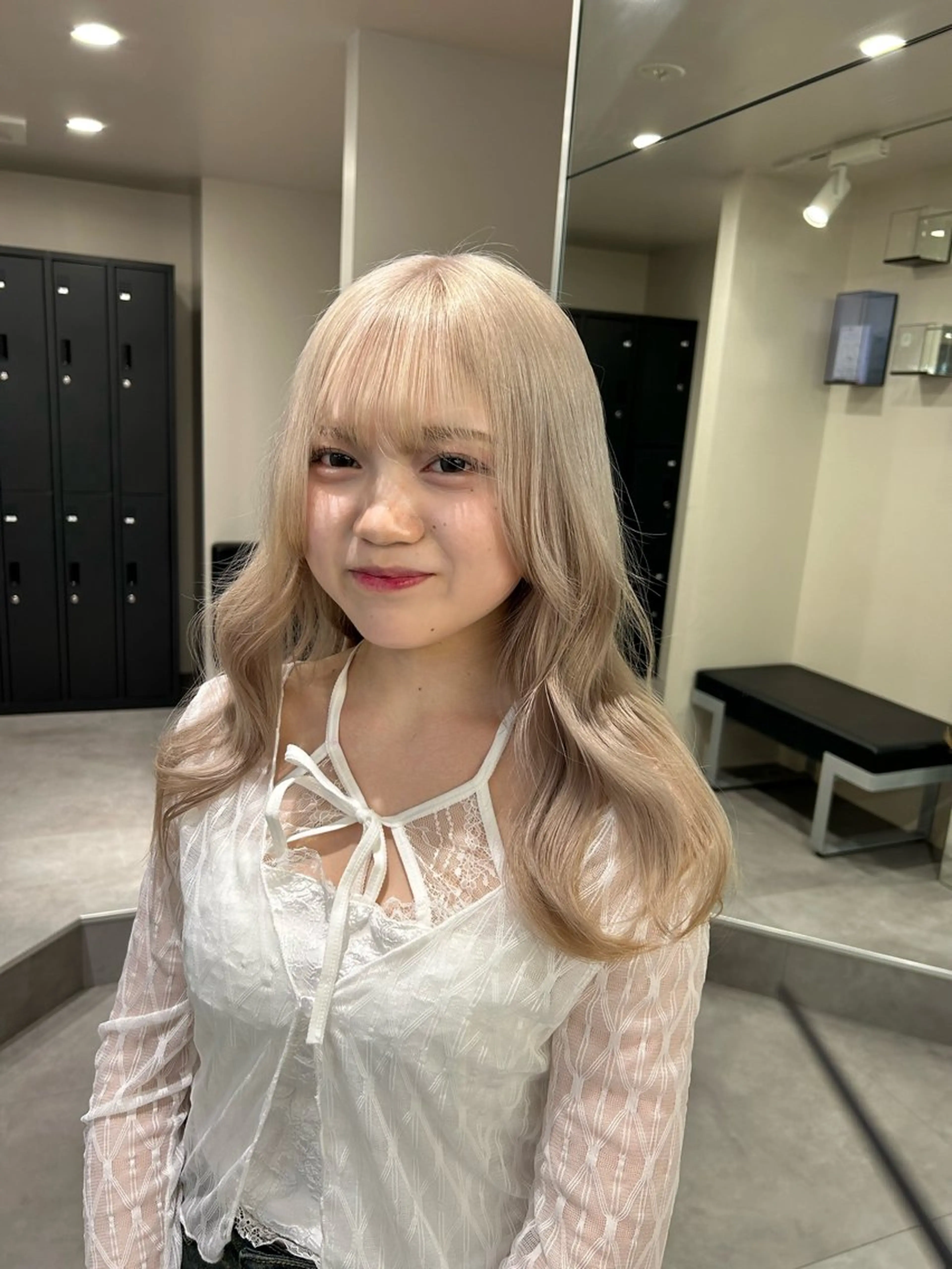 セミロング カラー ベージュカラー ホワイトベージュ カット ヘアカラー トリートメント Beleza 渋谷所属・Kazusa/渋谷/ エクステ/ハイトーンのヘアスタイル