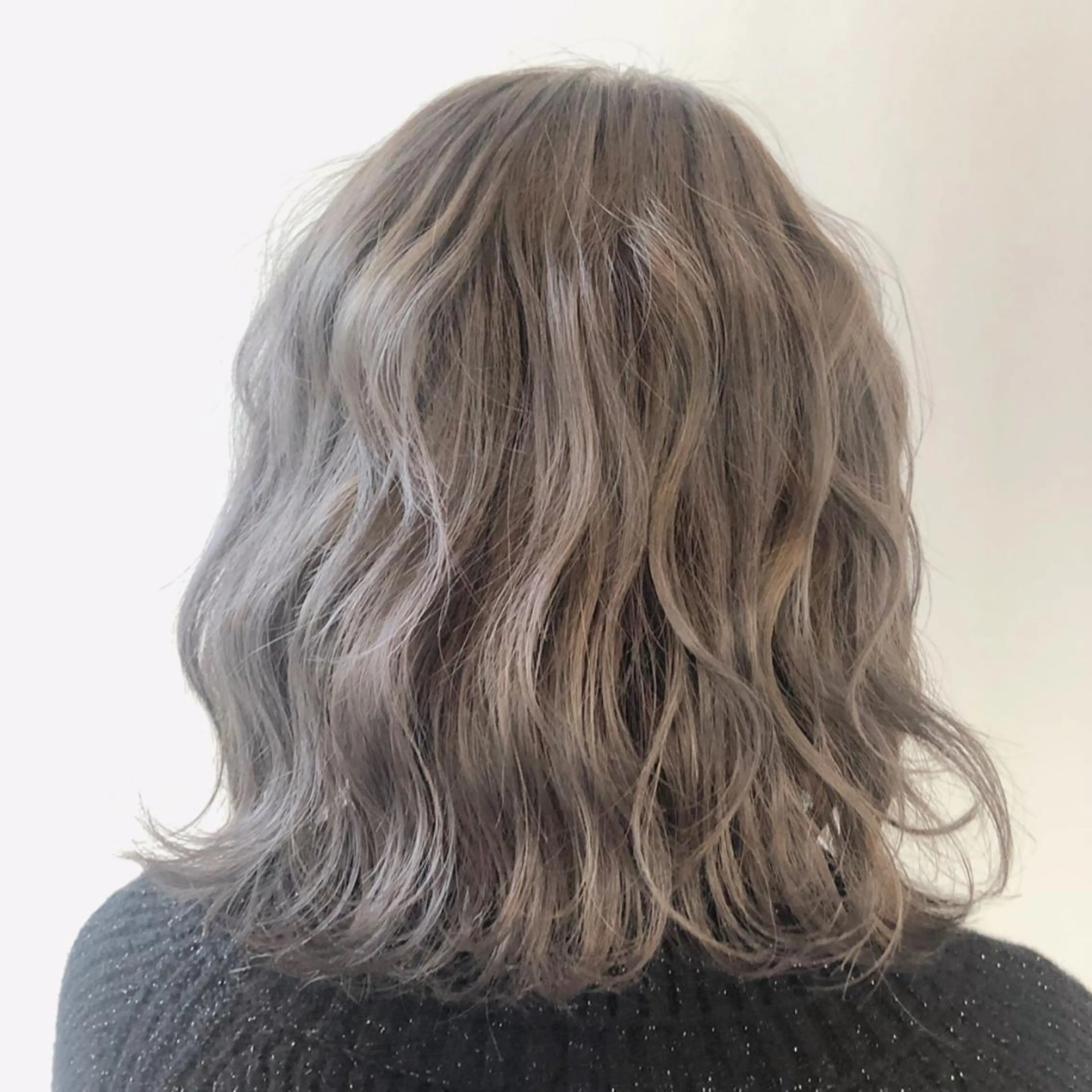ショート カラー アッシュ シルバー シルバーアッシュ ヘアカラー Rina  のヘアスタイル