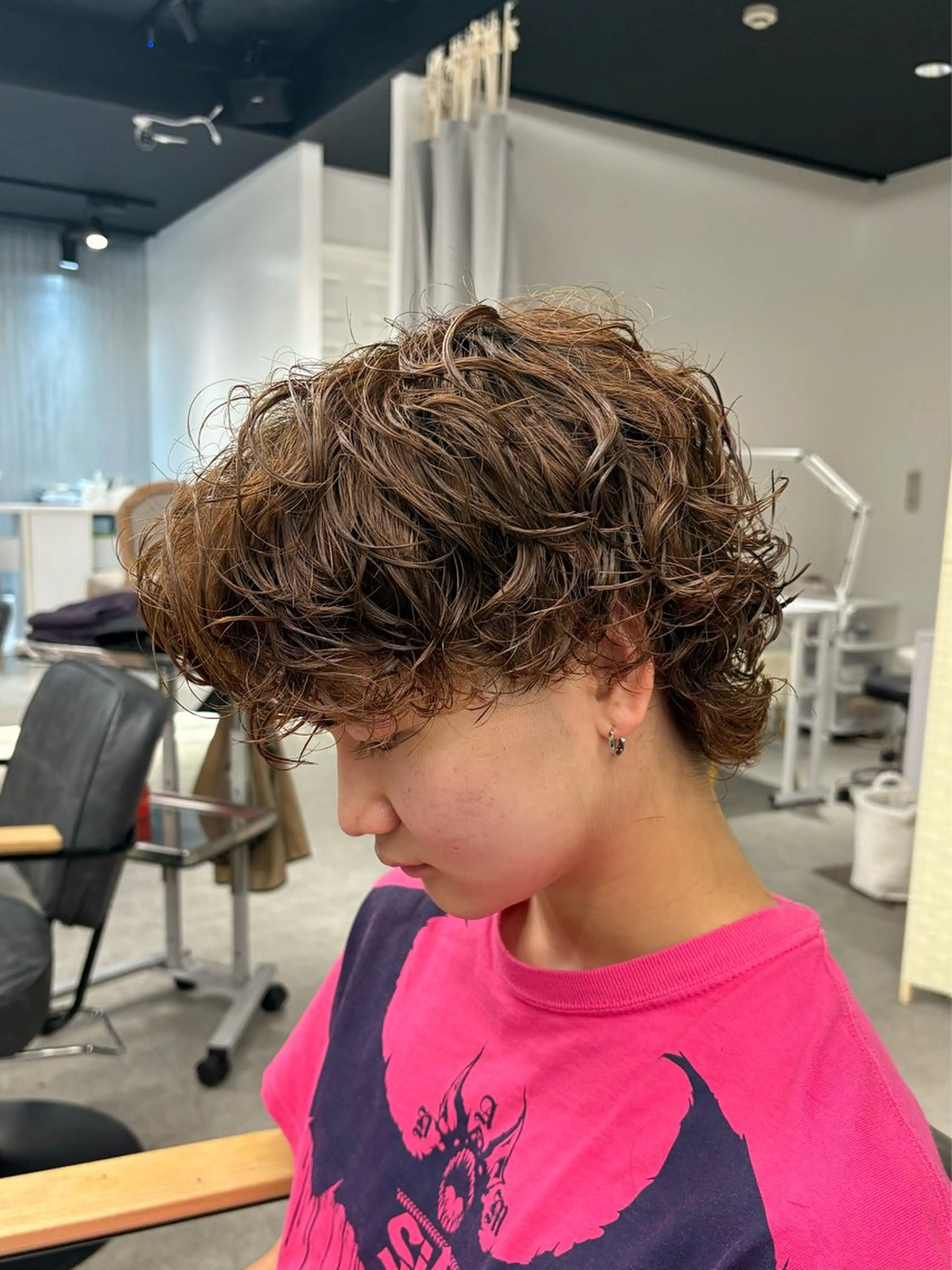 ミディアム カラー パーマ メンズ ベージュカラー カット ヘアカラー パーマ シャドウパーマ/ スパイキーショートのヘアスタイル