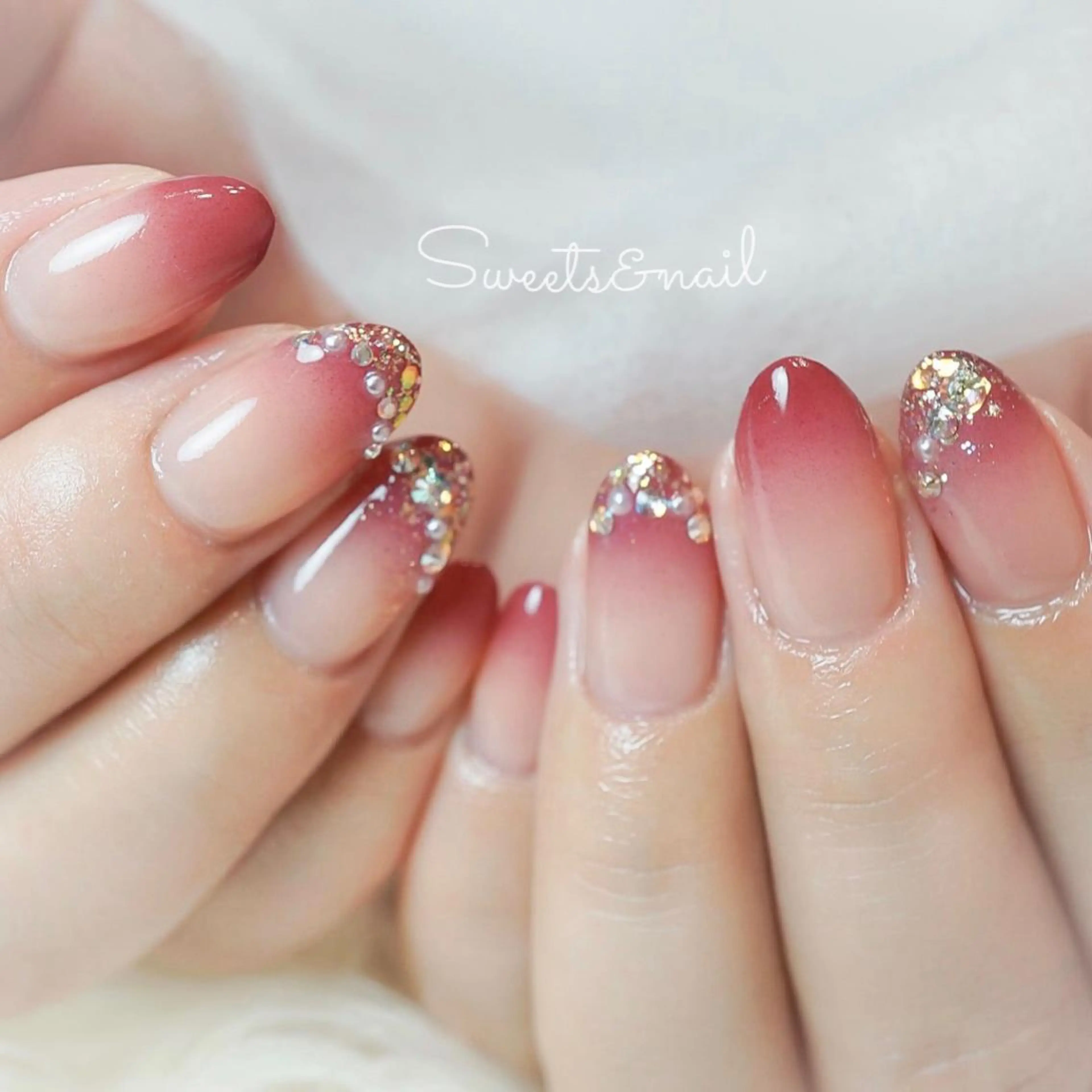 ネイル ボルドー ジェルネイル グラデーション キラキラネイル 赤色 Sweets &nailのネイルデザイン