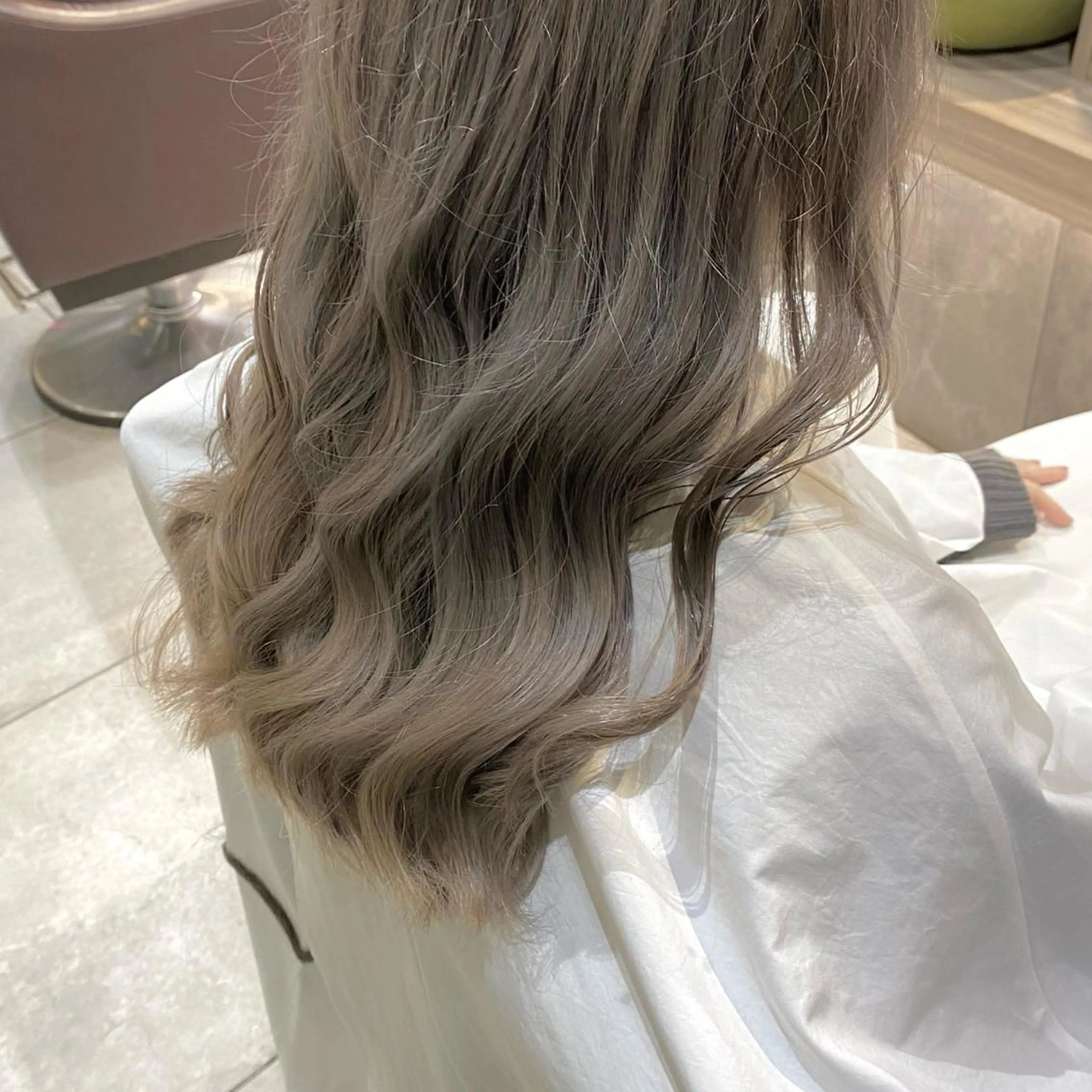 セミロング カラー ヘアカラー トリートメント 川越 輝梨奈のヘアスタイル