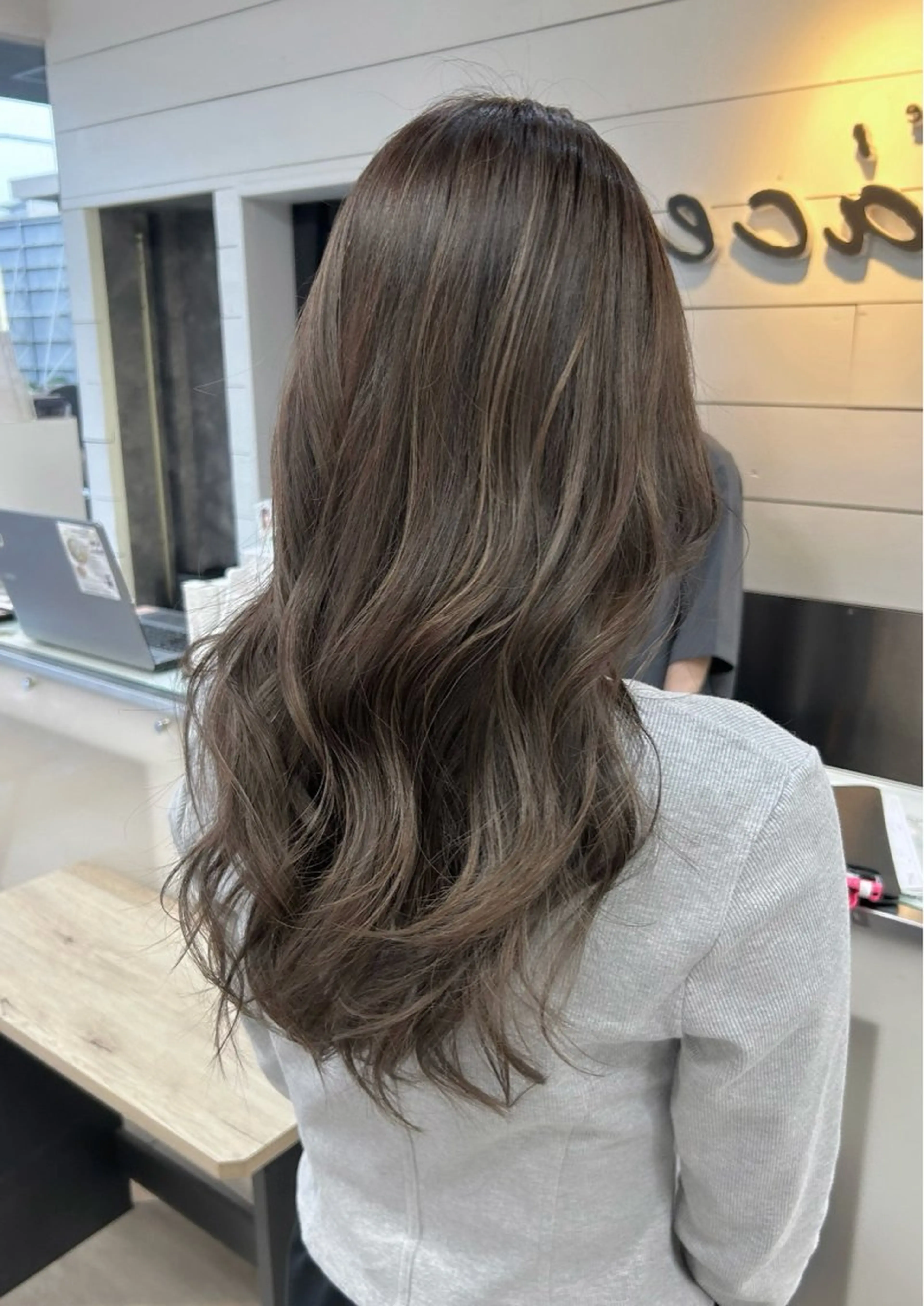 ロング ロングレイヤー ハイライト レイヤーカット ロング カット ヘアカラー トリートメント 🫧艶髪カラー🫧 森本くるみのヘアスタイル