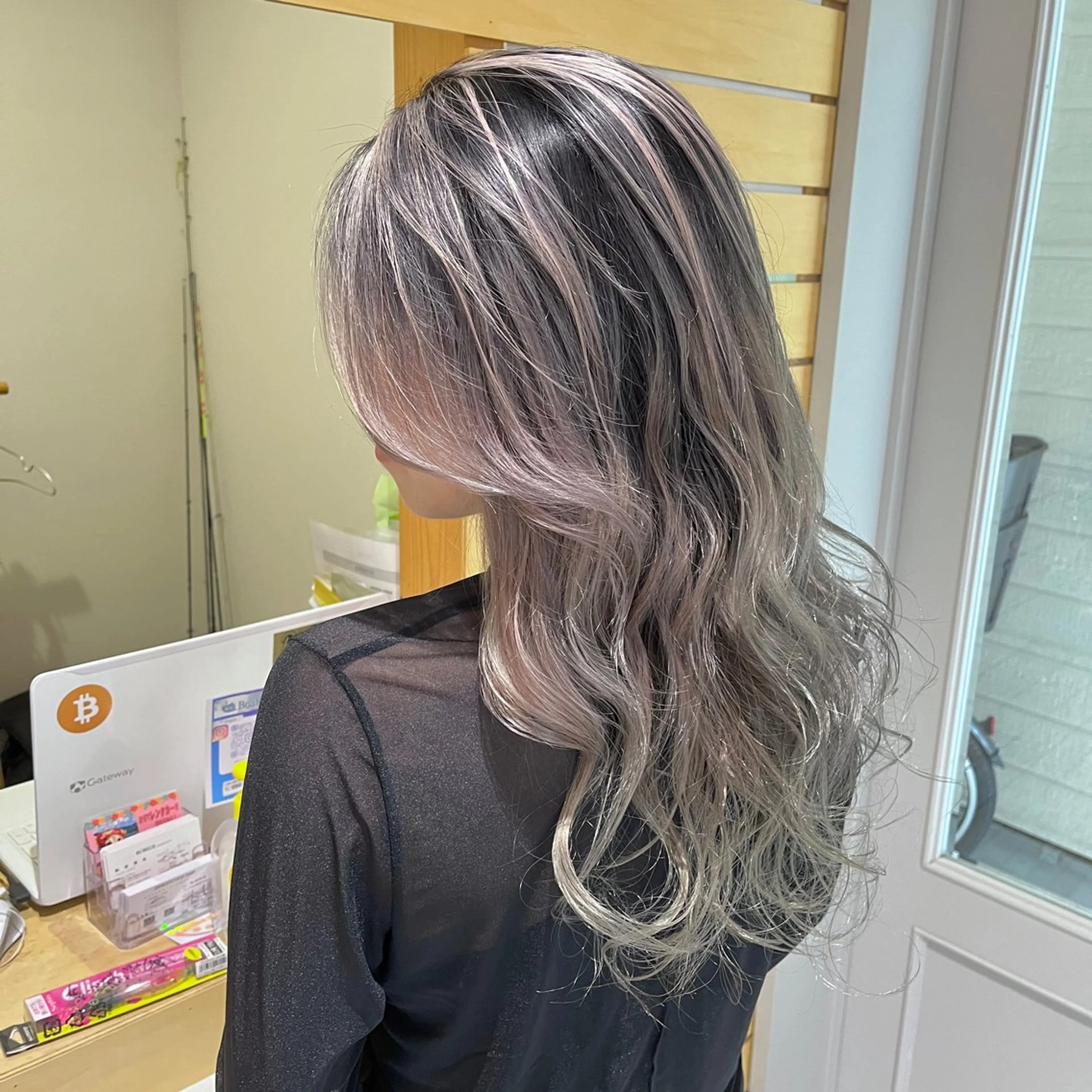 ロング カラー ブリーチ ヘアカラー トリートメント ヘアセット RUBEUS【ルベウス】所属・✨艶々カラー🎨 杉本賢人のヘアスタイル