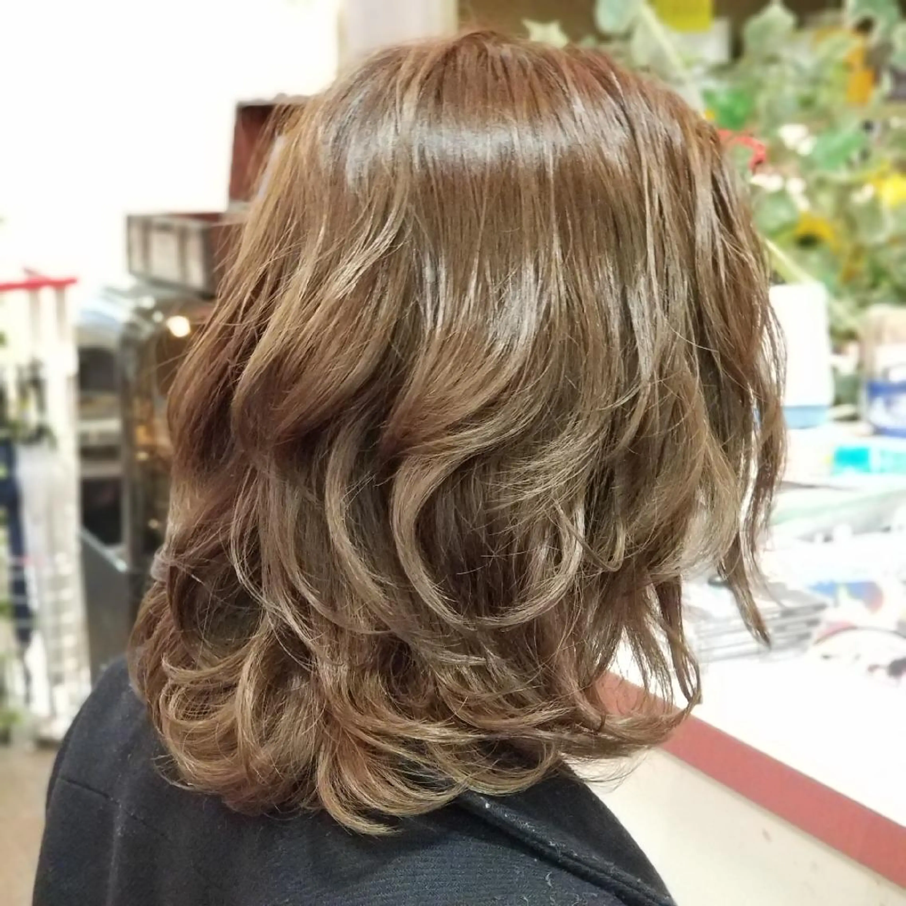 ミディアム カラー ブリーチ グレージュ レイヤーカット カット ヘアカラー 植田 修平/エクステ /髪質改善カラーのヘアスタイル