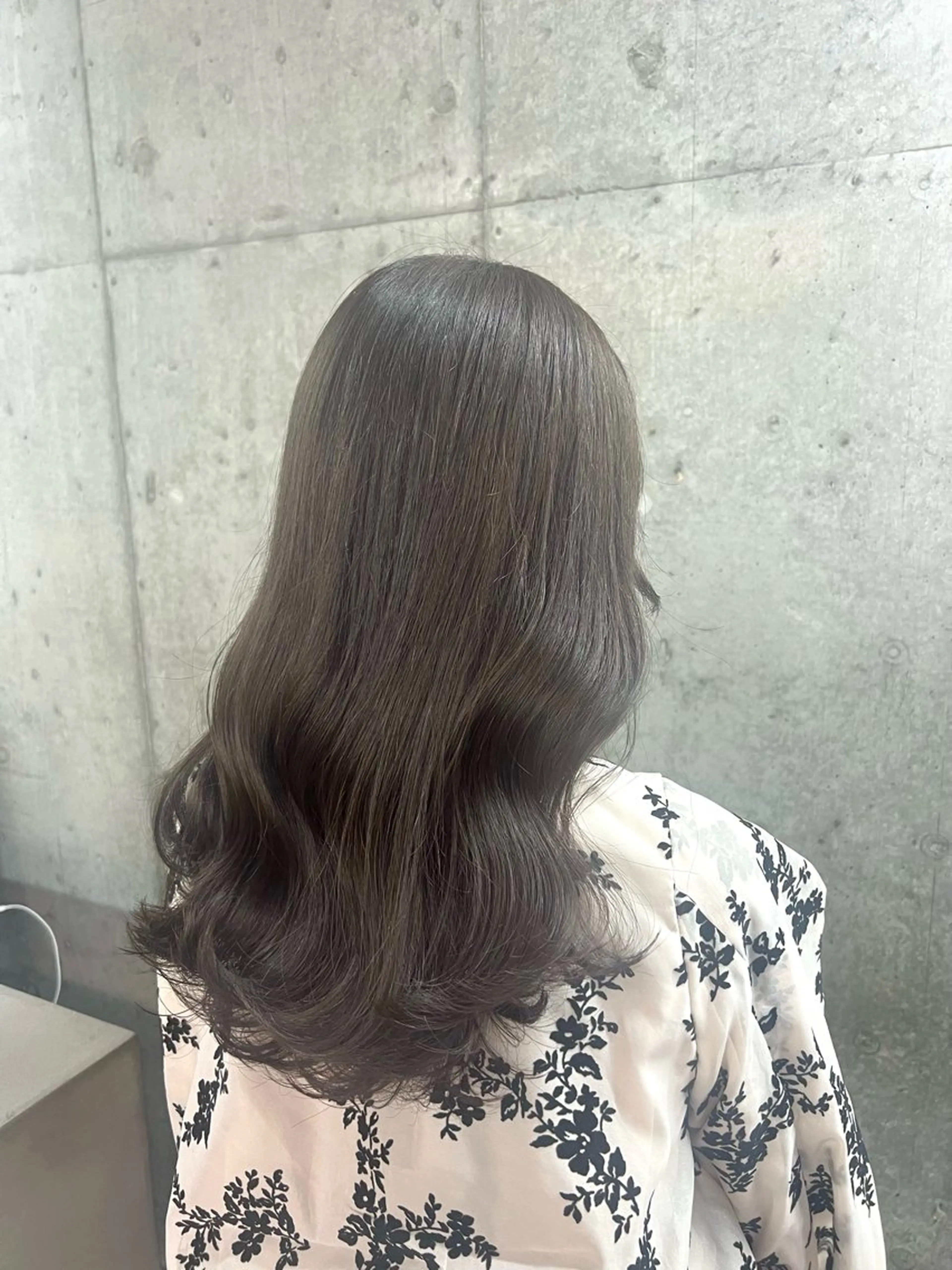 セミロング カラー アッシュ ベージュカラー ブリーチ 透明感カラー ブリーチなしカラー カット ヘアカラー トリートメント 透明感カラー ✨ 韓国艶髪💗菅原のヘアスタイル