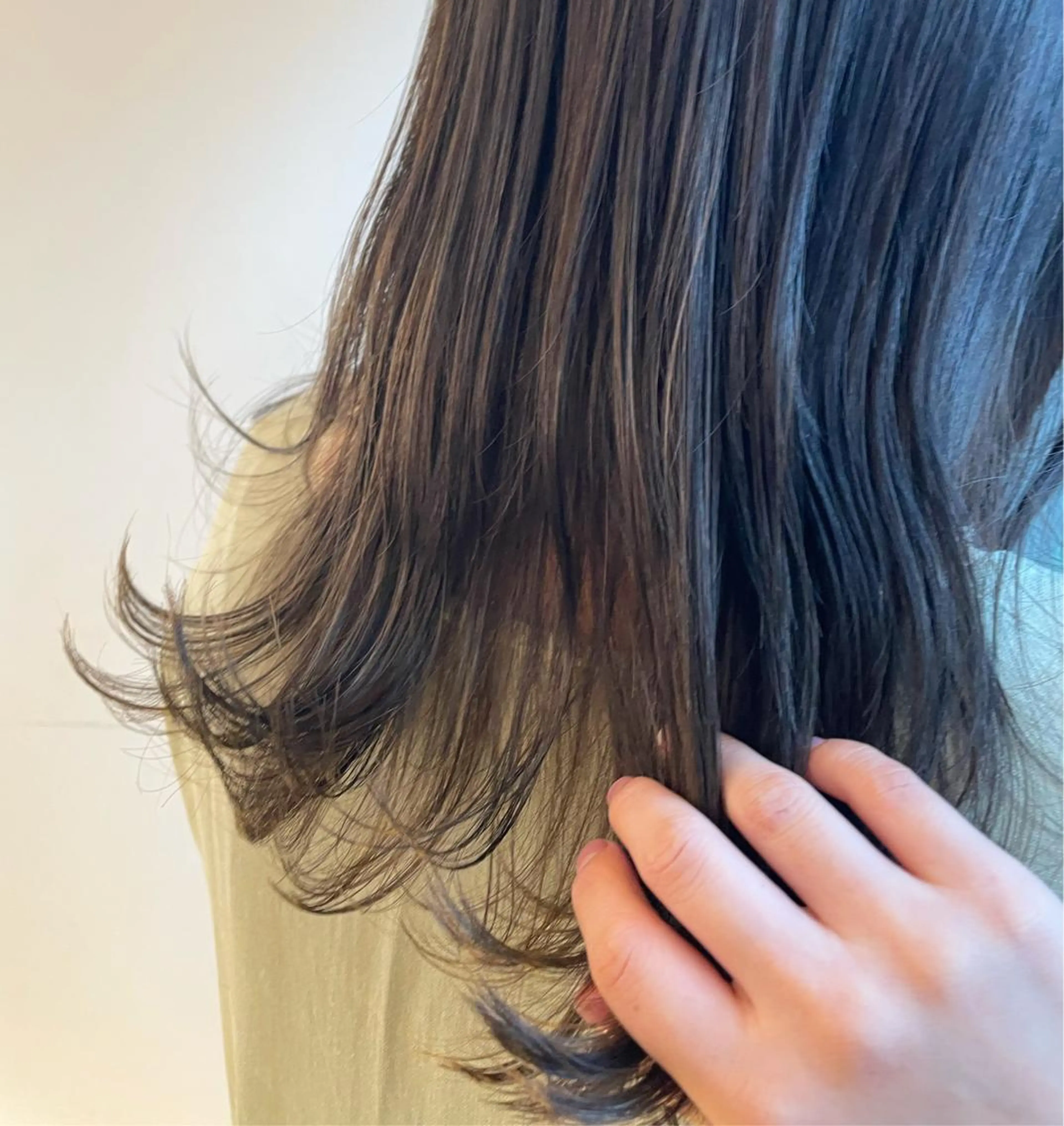 セミロング chic 有山 美瑠のヘアスタイル