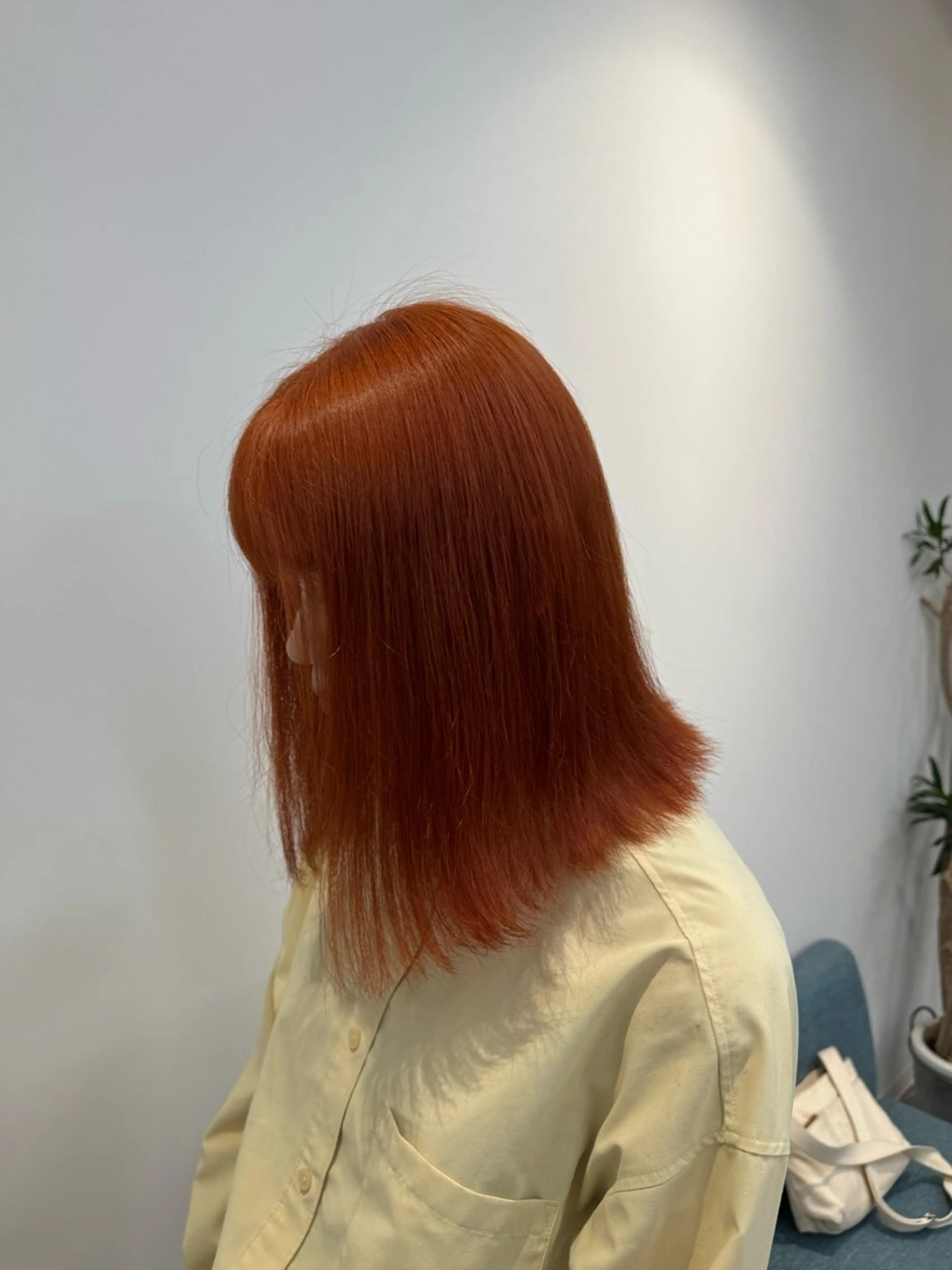 ミディアム カラー 切りっぱなしボブ ミディアムパーマ バレイヤージュ ベージュカラー ブリーチ ヘアカラー honoハイトーン Lote.一宮のヘアスタイル