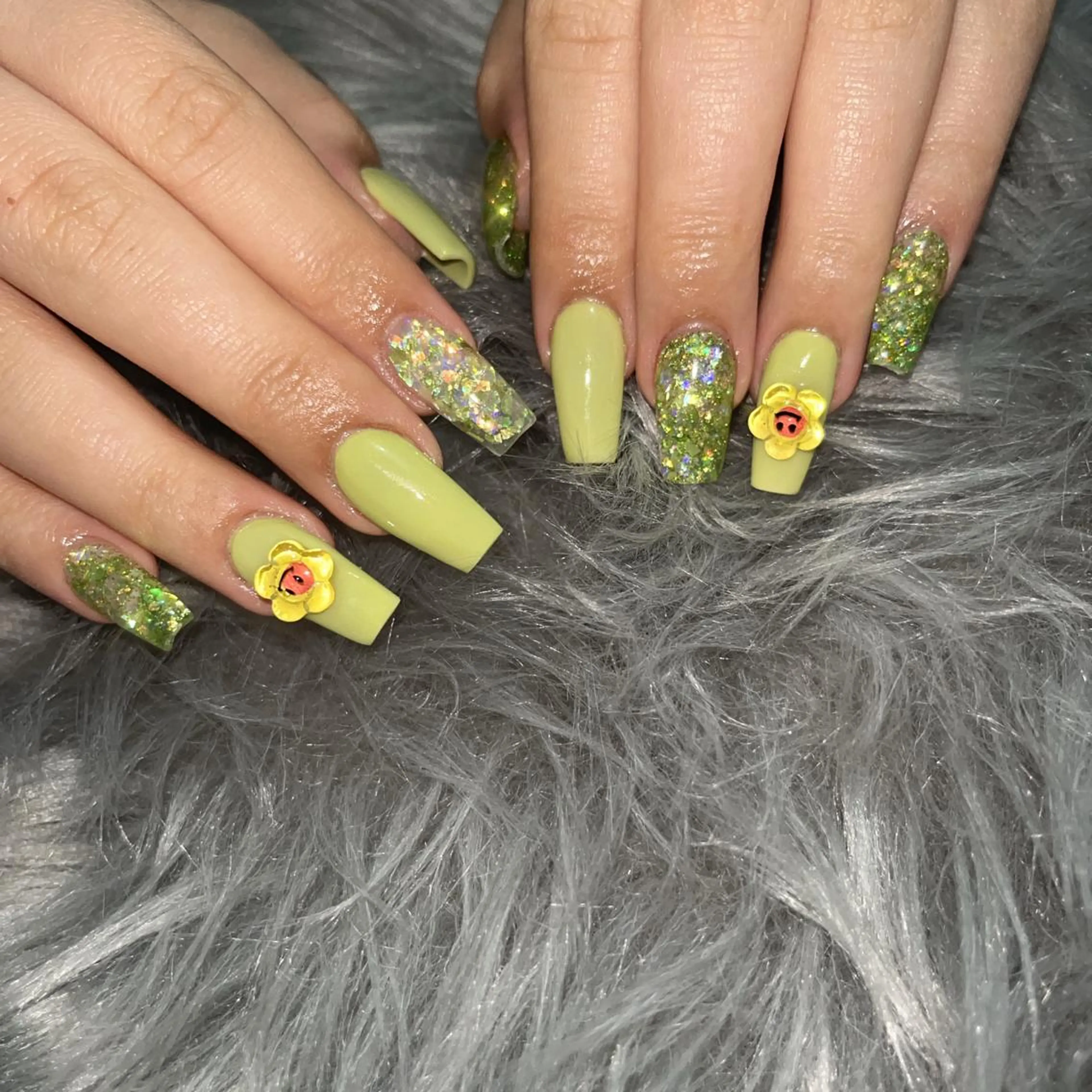 ミディアム ネイル yukina nailのネイルデザイン