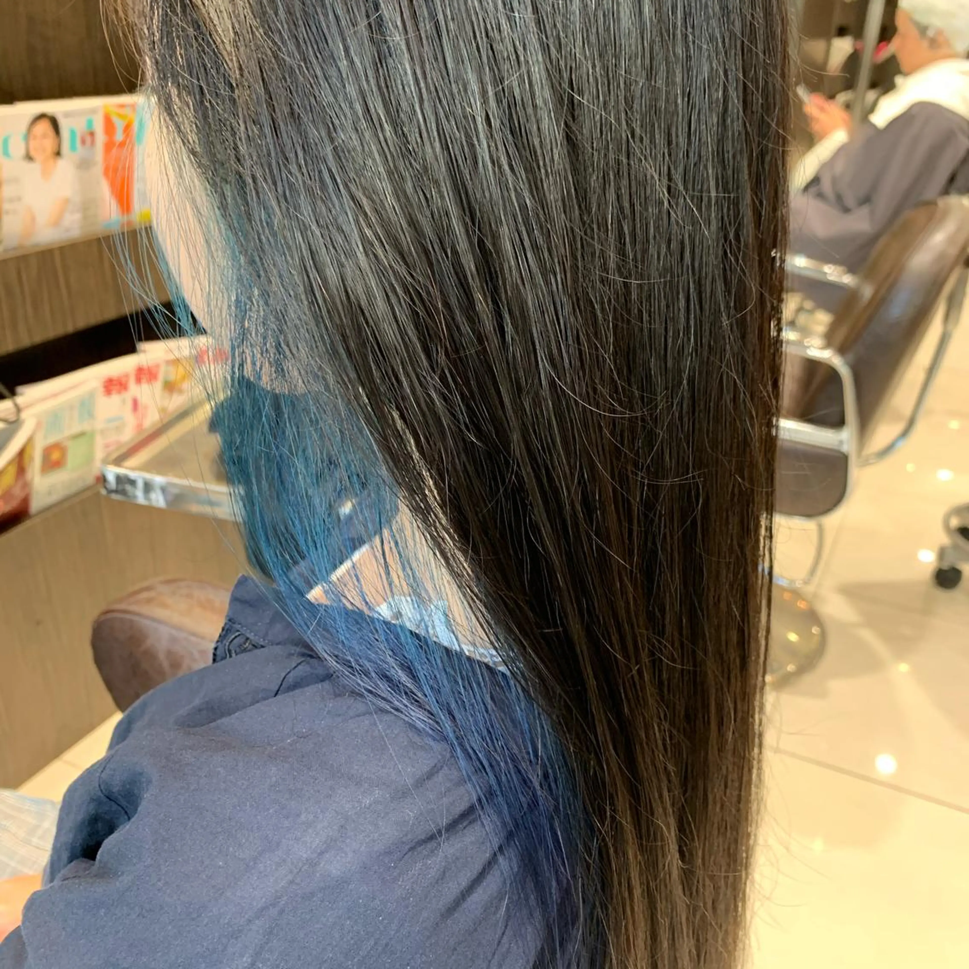ロング カット ヘアカラー 岡本 勇輝のヘアスタイル