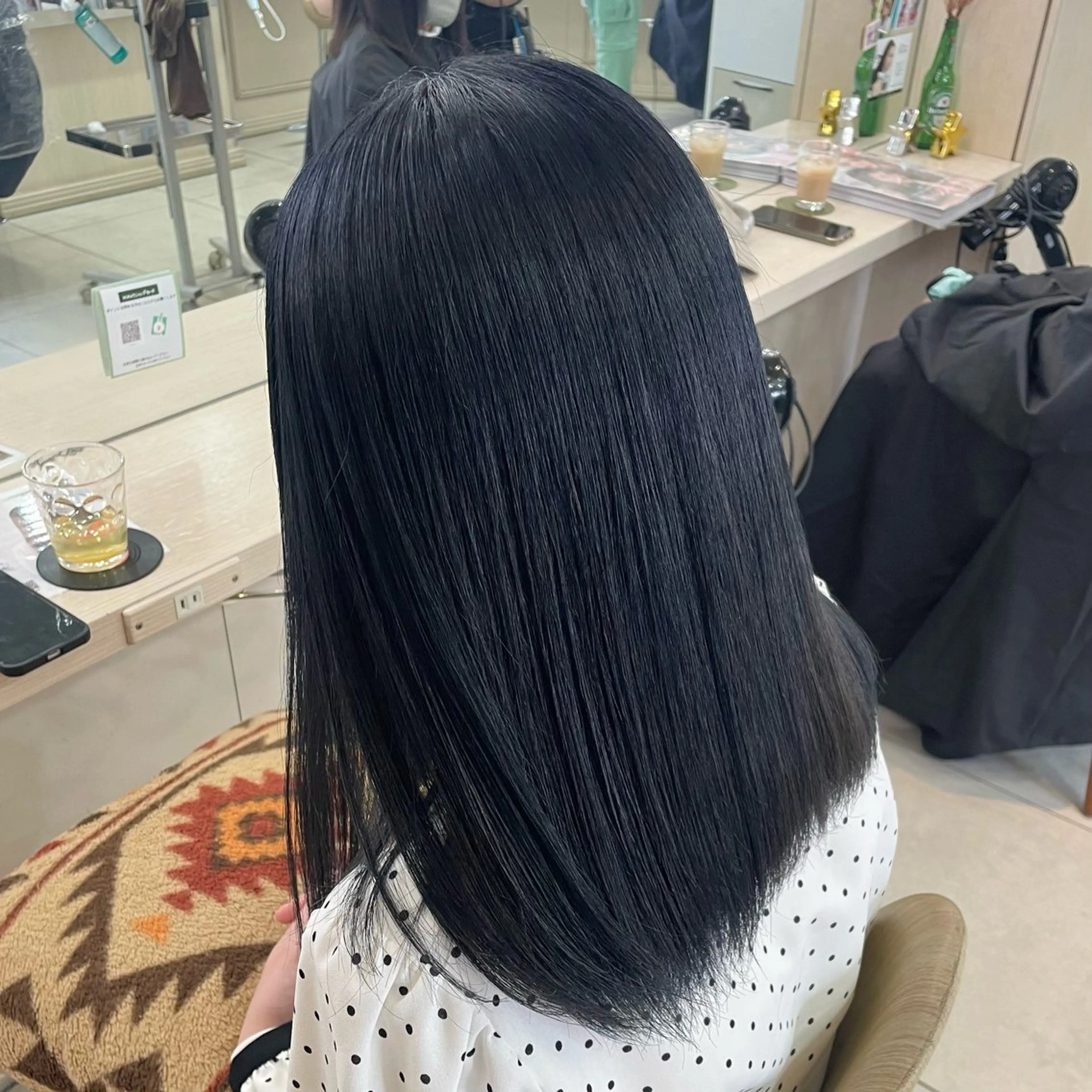 ミディアム カラー 黒髪 ブリーチ ブルーカラー ブルーブラック 透明感カラー ヘアカラー トリートメント 横浜パーマ🌐 暖色カラー🍒もえかのヘアスタイル