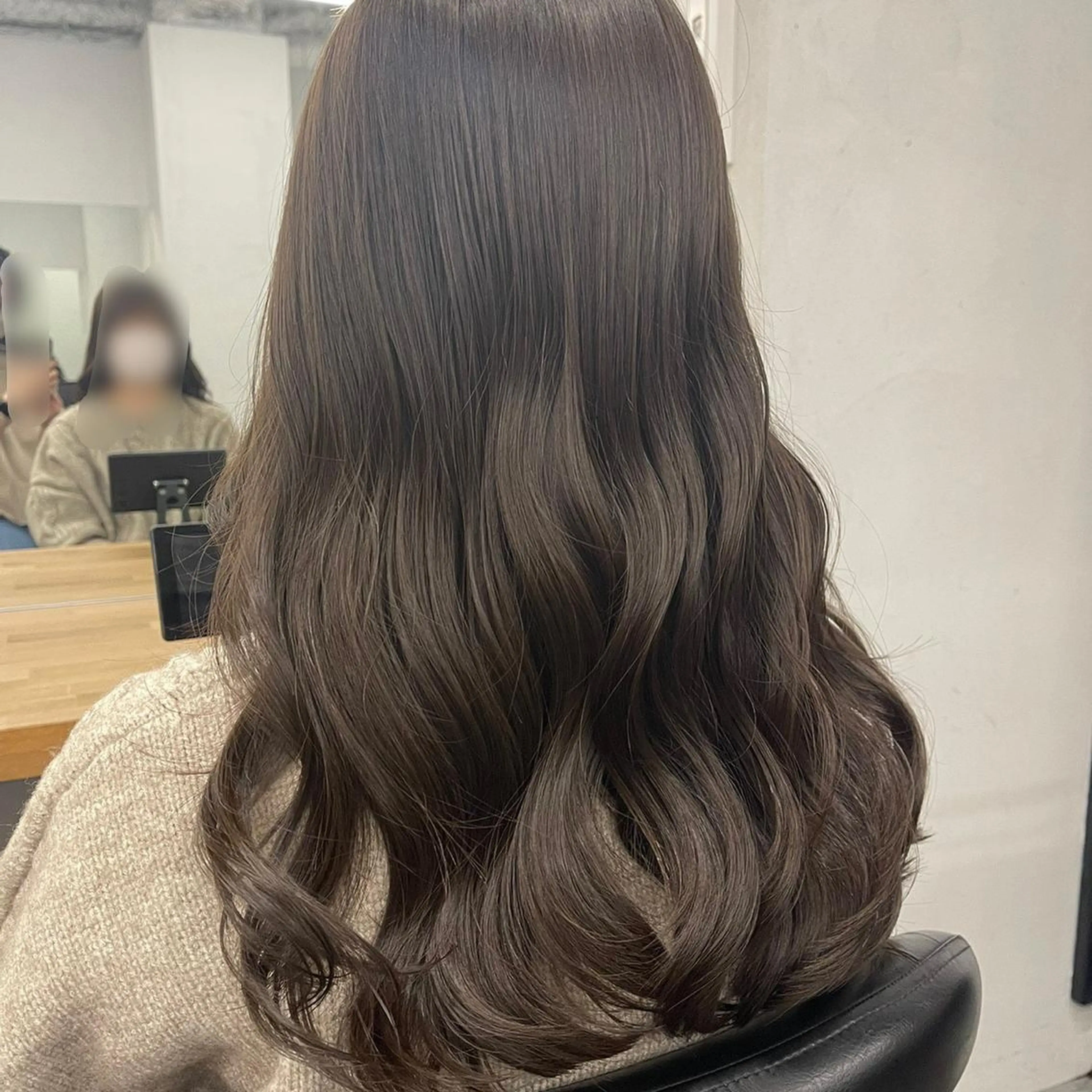 セミロング カラー ブリーチ グレージュ ブリーチなしカラー 難波 茜のヘアスタイル