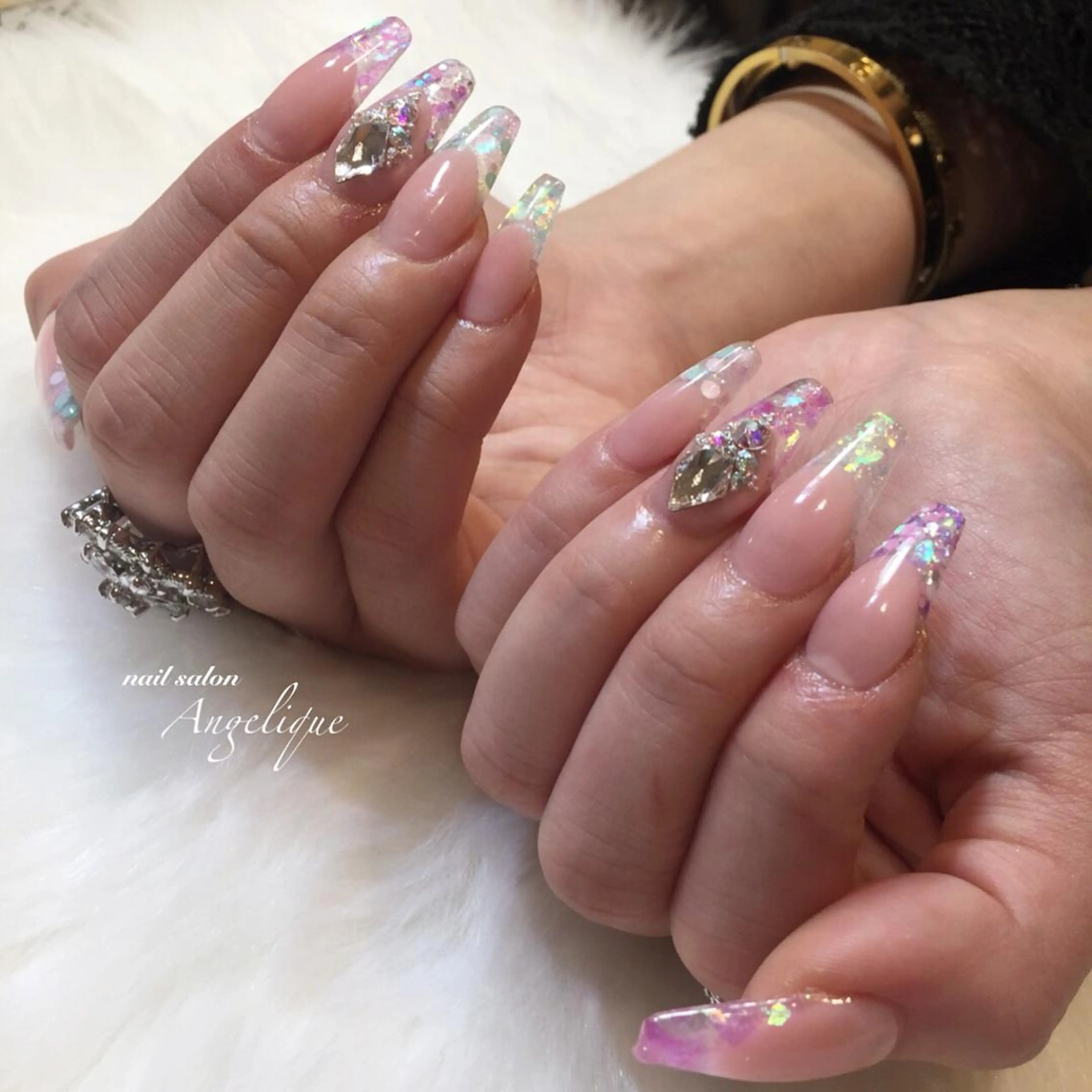 ミディアム ネイル フレンチネイル ホログラムネイル 春ネイル Angelique所属・Nail salon Angeliqueのネイルデザイン