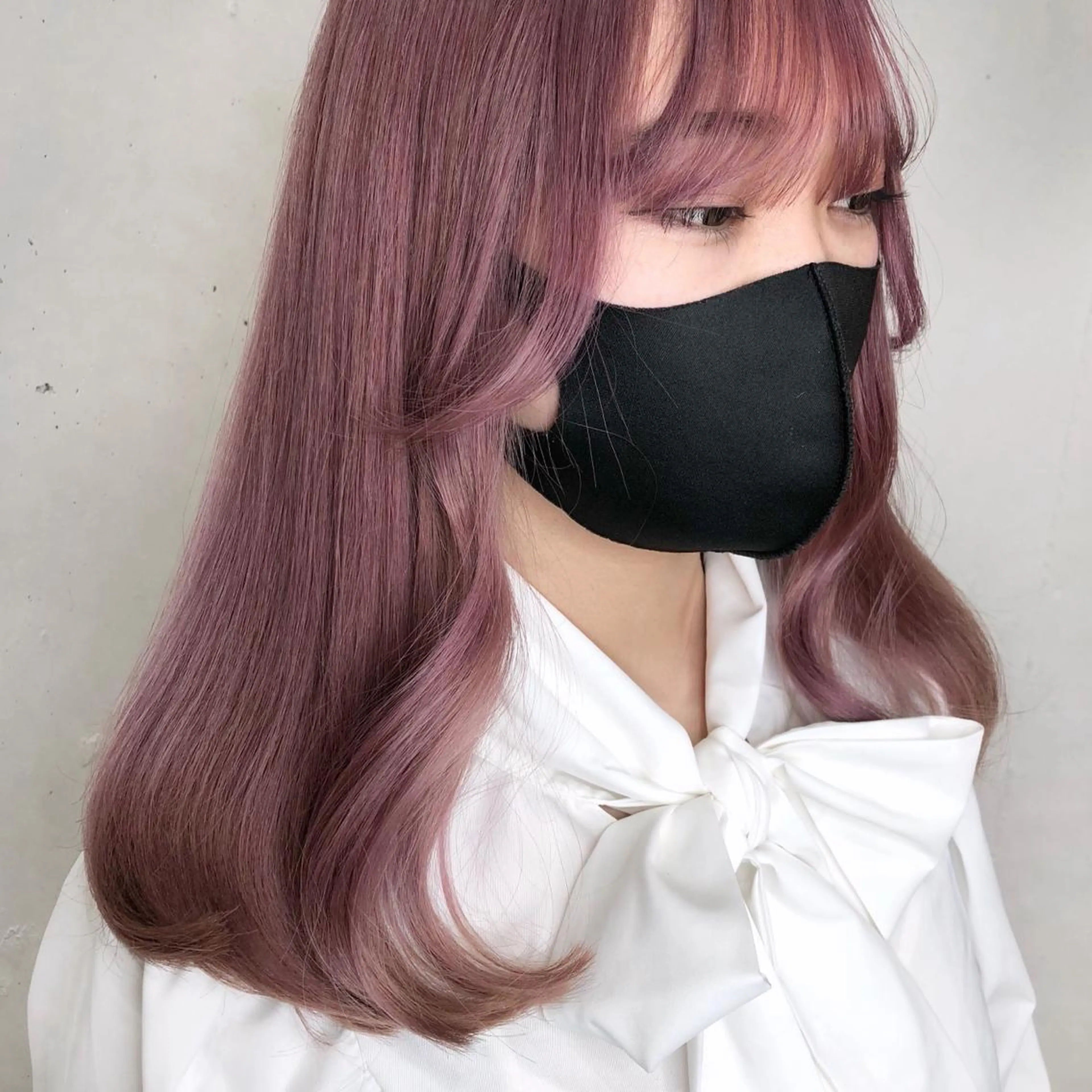 ミディアム カラー パーマ ヘアアレンジ アイブロウ ベージュカラー ブリーチ ラベンダーカラー ピンクカラー ピンクベージュ ヘアカラー トリートメント ヘアセット 八巻 晴香のヘアスタイル