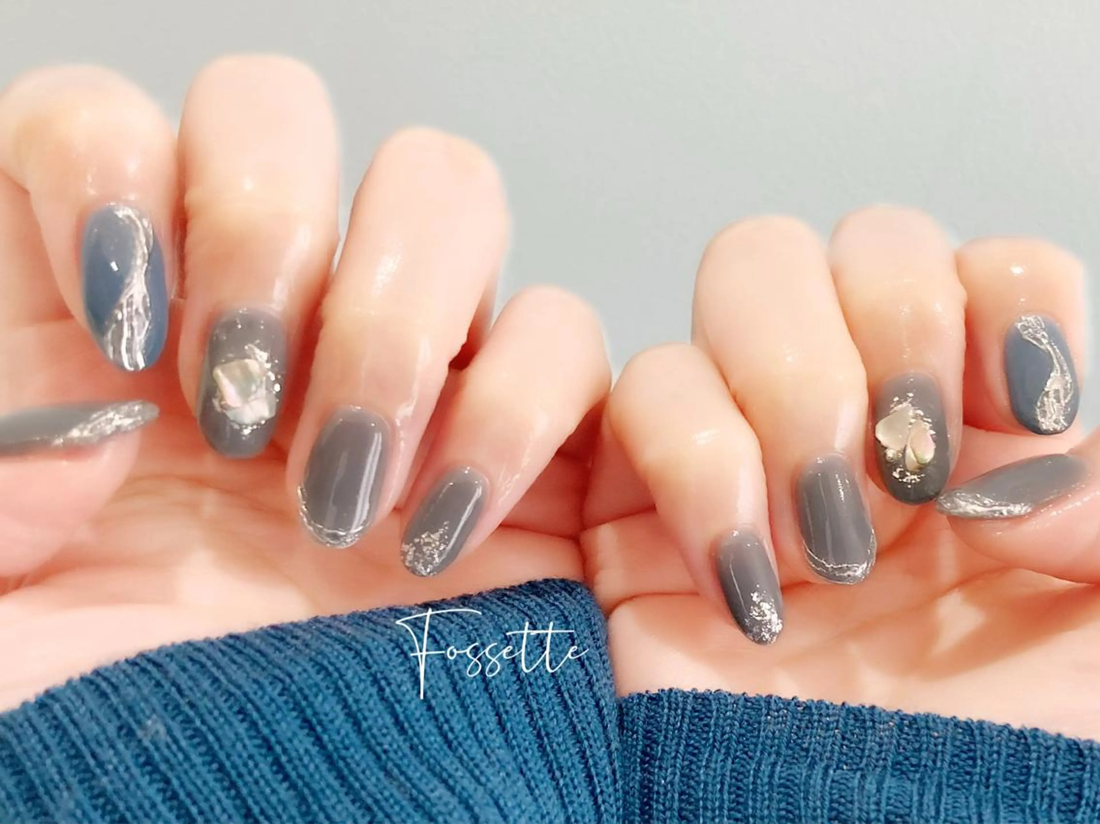 ネイル ブルー ミラーネイル シルバー nailsalon Fossetteのネイルデザイン