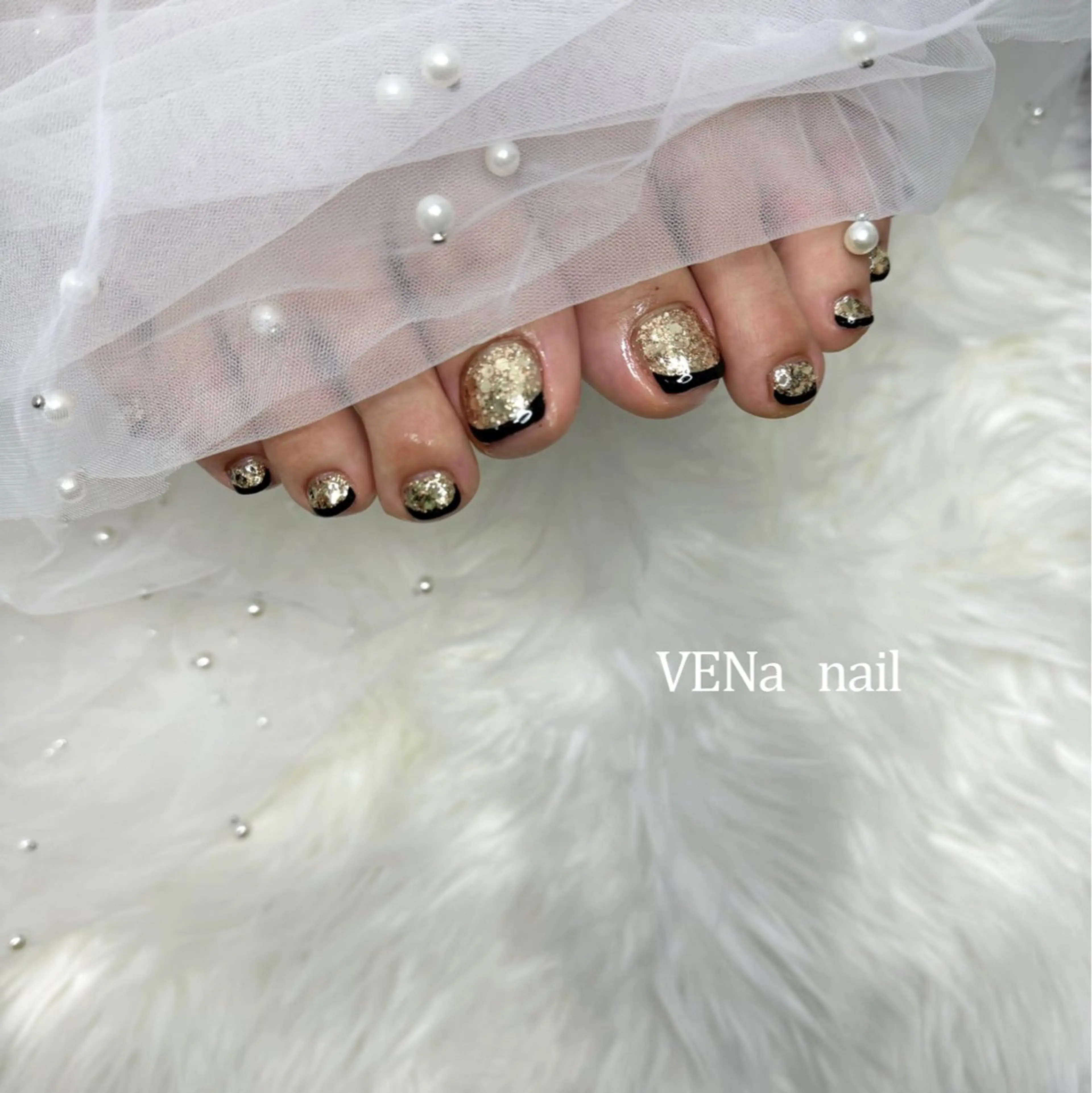 ネイル フットネイル フレンチネイル ジェルネイル 冬ネイル フットネイル VENa eye＆ nail salonのネイルデザイン