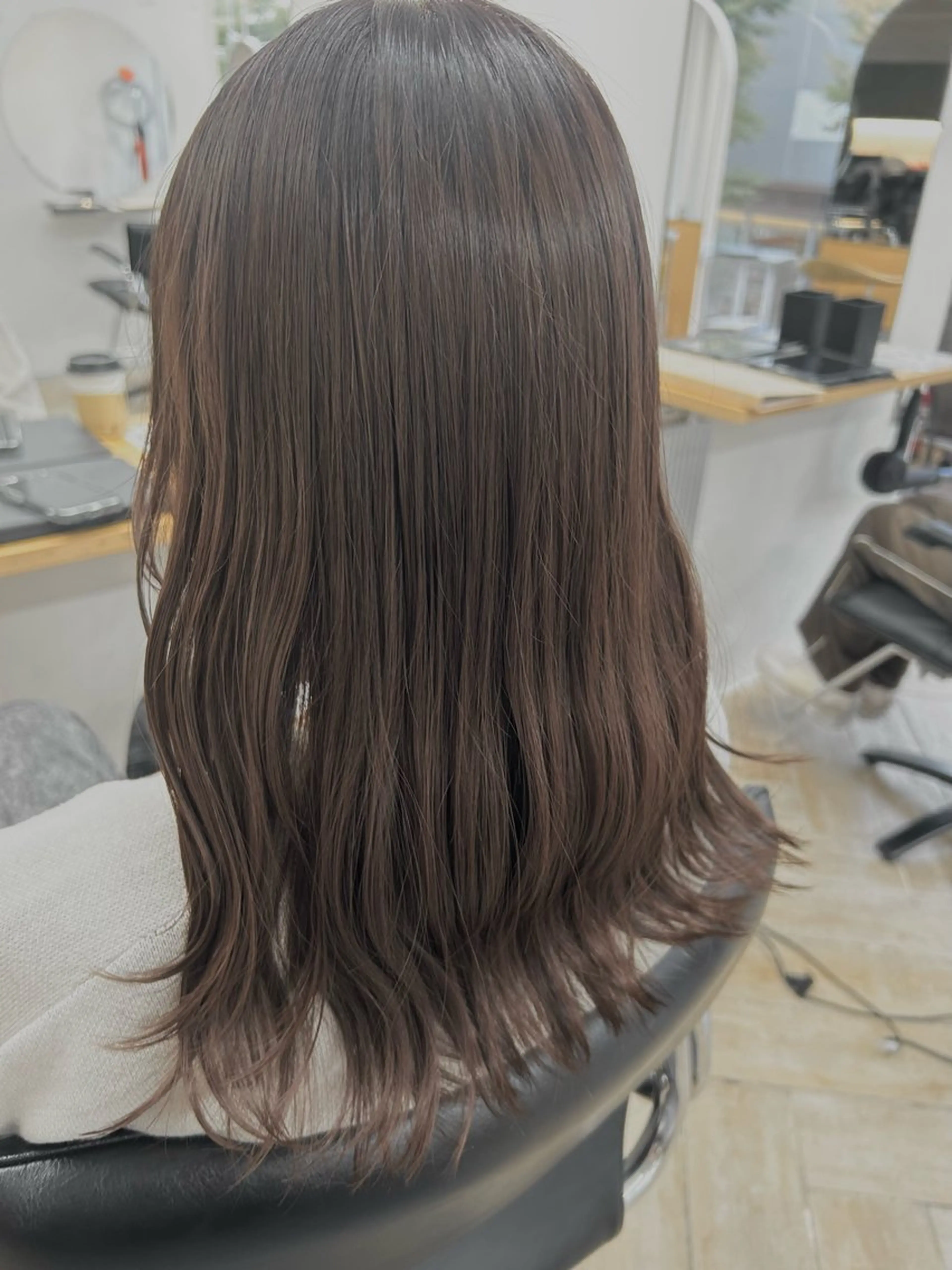 ミディアム カラー ヘアカラー ベージュ/ダブルカラ ー/新潟駅/青柳萌果のヘアスタイル