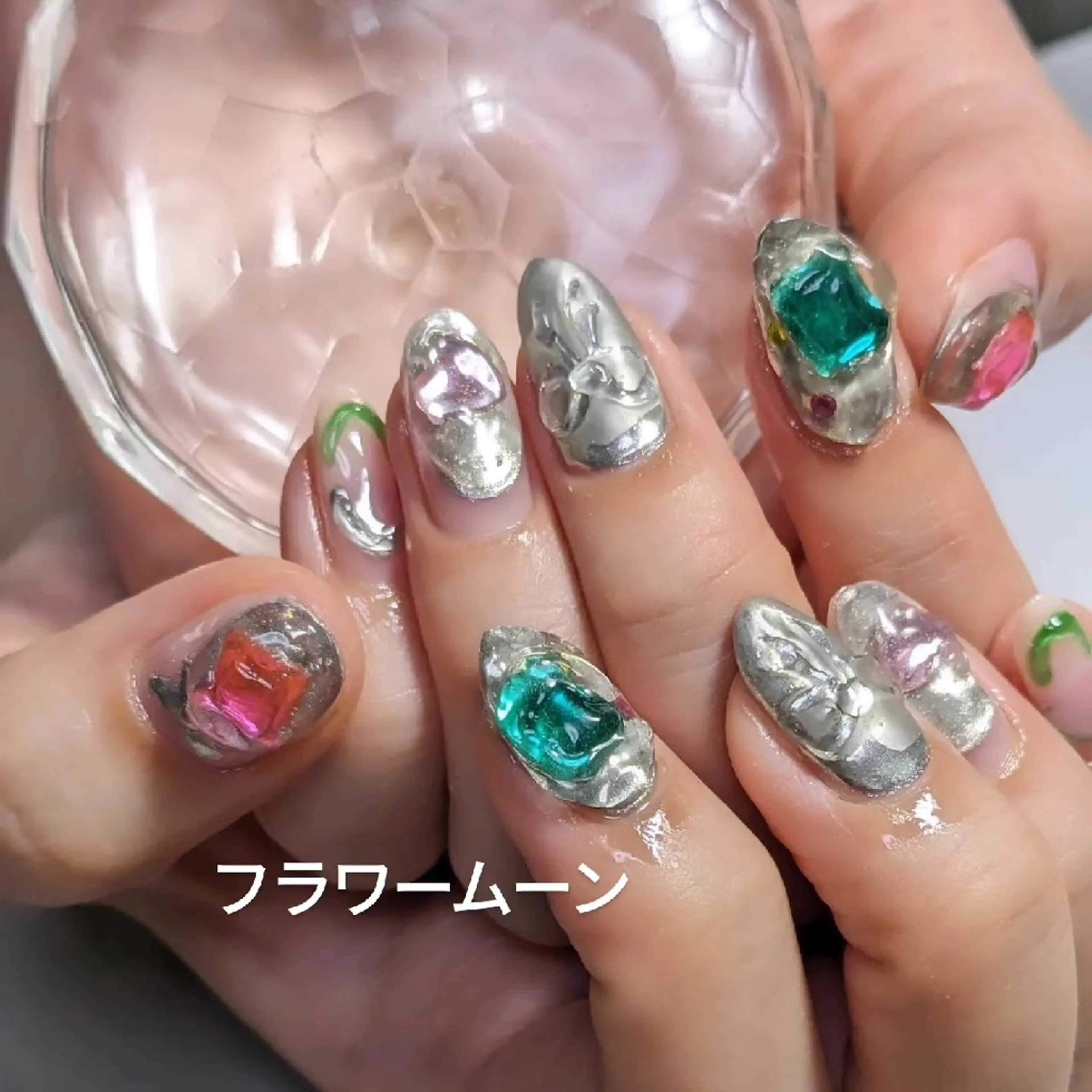ネイル ミラーネイル フラワー ムーンのネイルデザイン