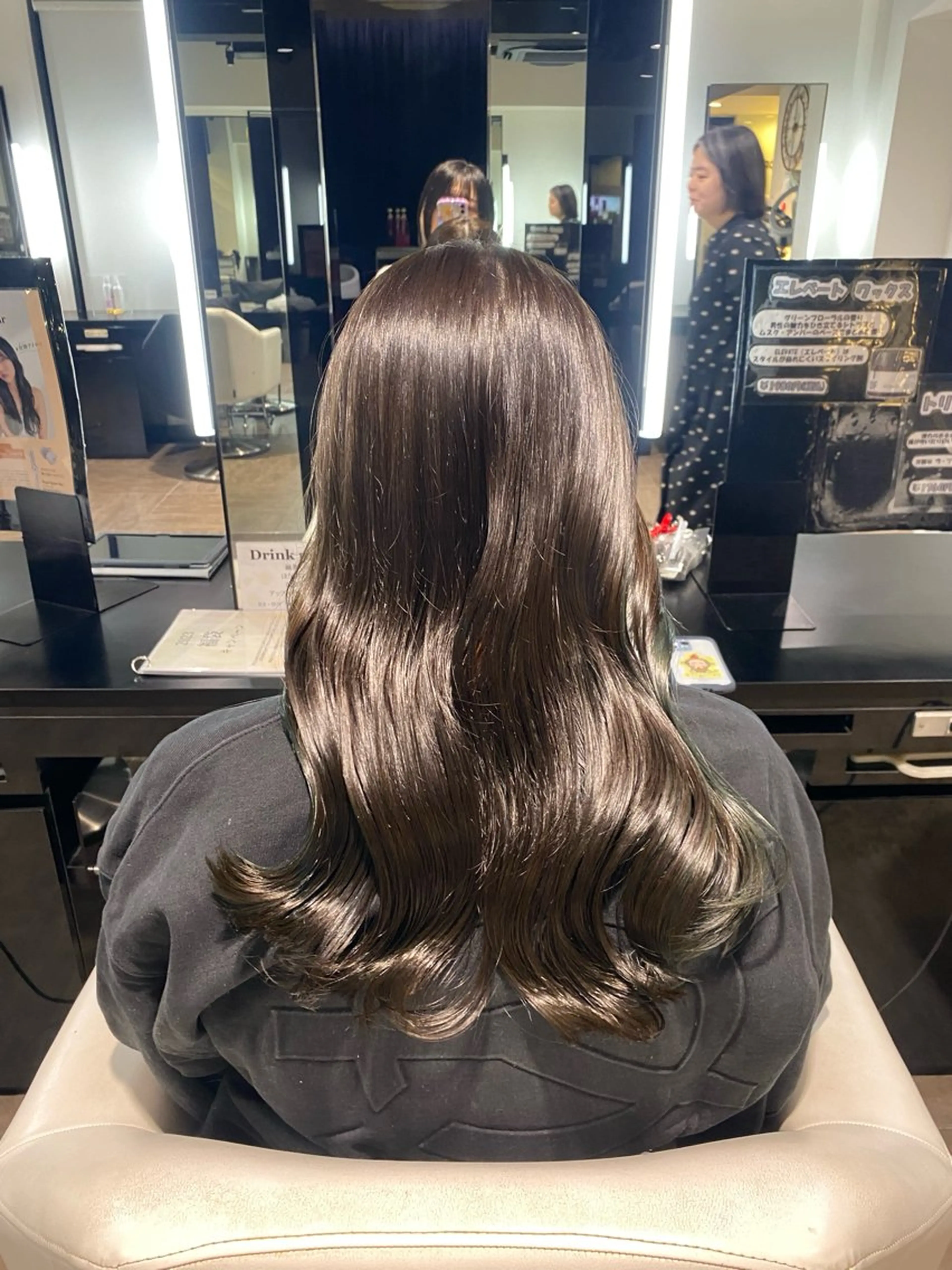 ロング カラー グレージュ オリーブグレージュ オリーブグレー 似合わせカット ヘアカラー トリートメント 🤍大人可愛い⌇ 𝐑 𝐈 𝐎🤍のヘアスタイル