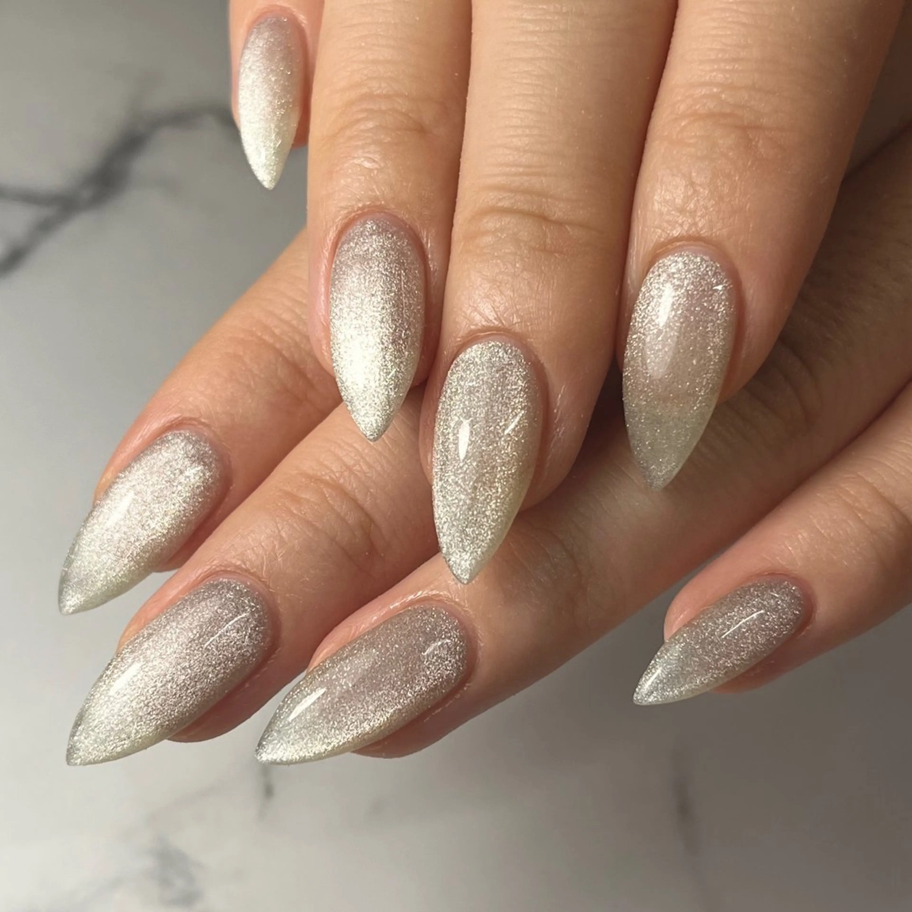 ネイル ゴールド マグネットネイル ワンカラーネイル シンプルネイル ハンドネイル NAIL NOWのネイルデザイン