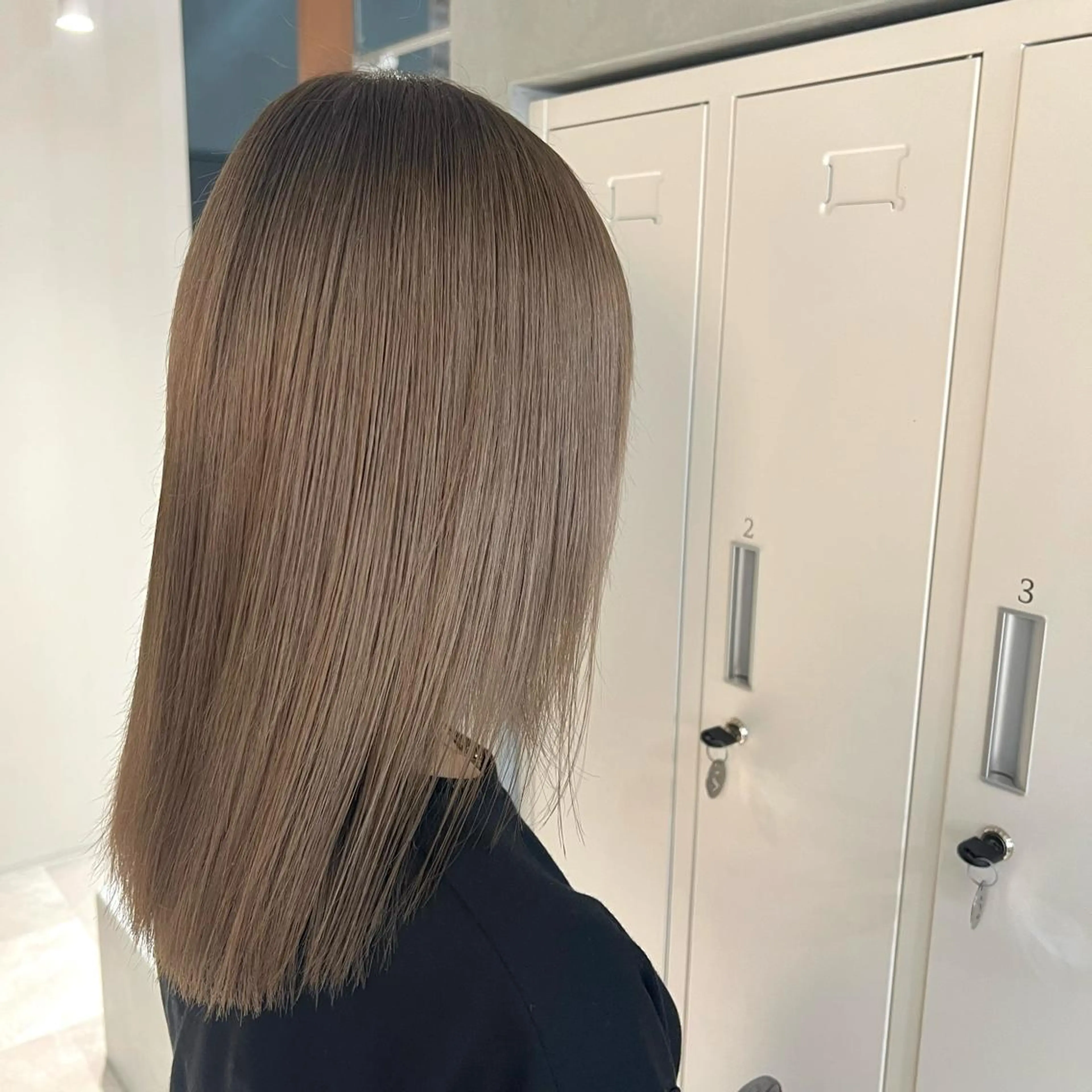 カラー ベージュカラー ブリーチ ミルクティーベージュ 🎀 夏秋🎀のヘアスタイル